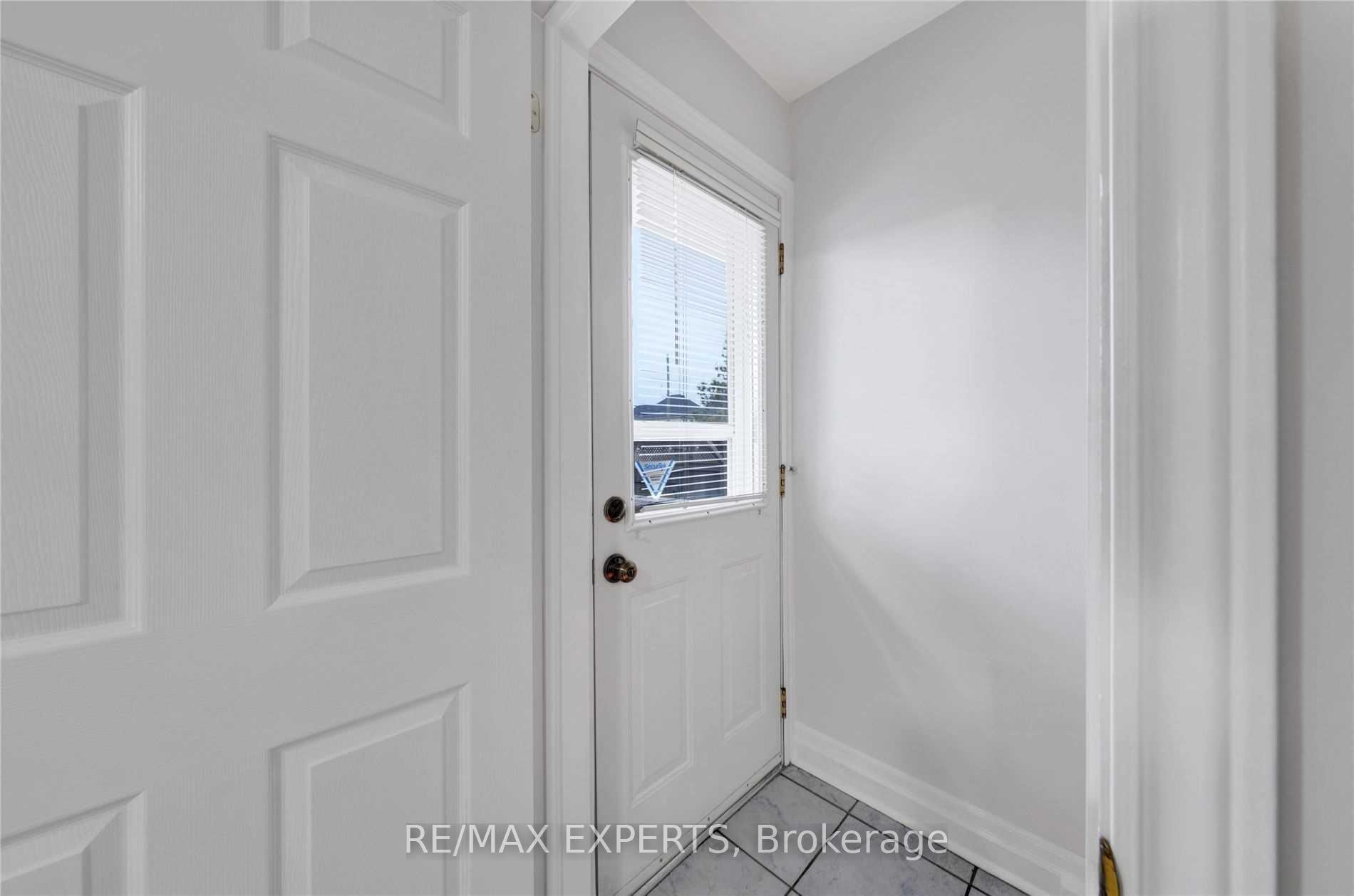 Photo 5 of 57 Netherford Road, Vaughan, Maple — HOMEH