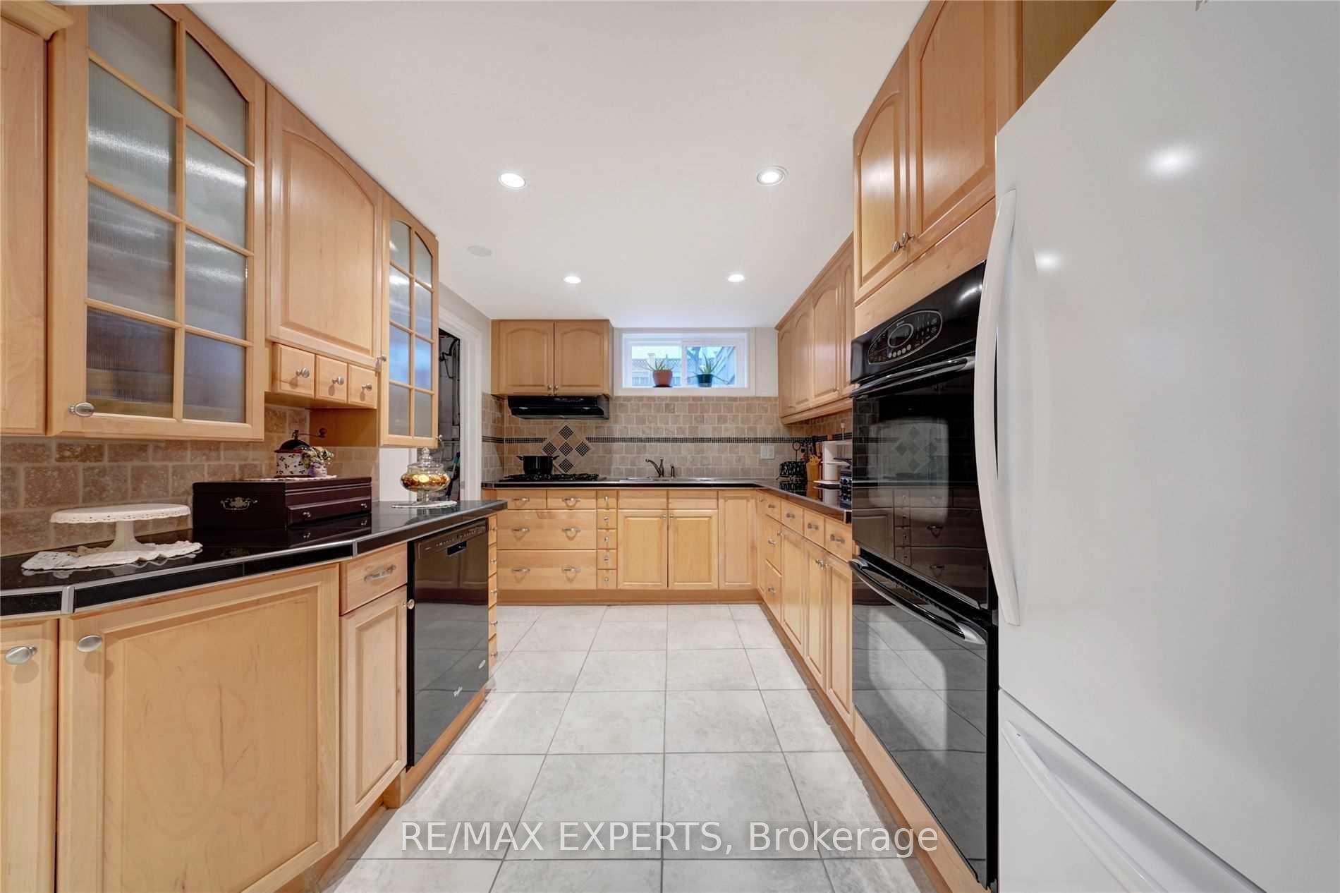 Photo 19 of 57 Netherford Road, Vaughan, Maple — HOMEH