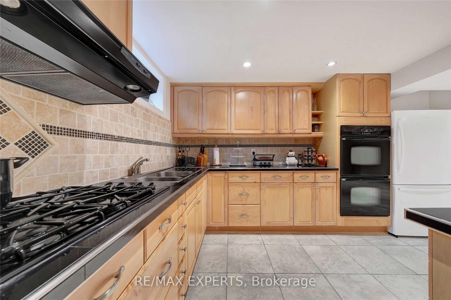Photo 22 of 57 Netherford Road, Vaughan, Maple — HOMEH