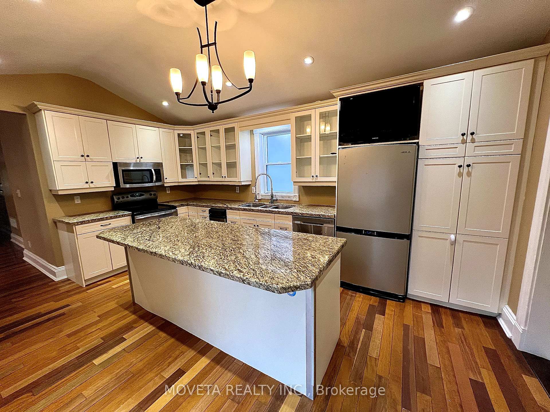 Photo 9 of 107 Essa Road, Barrie, Allandale — HOMEH
