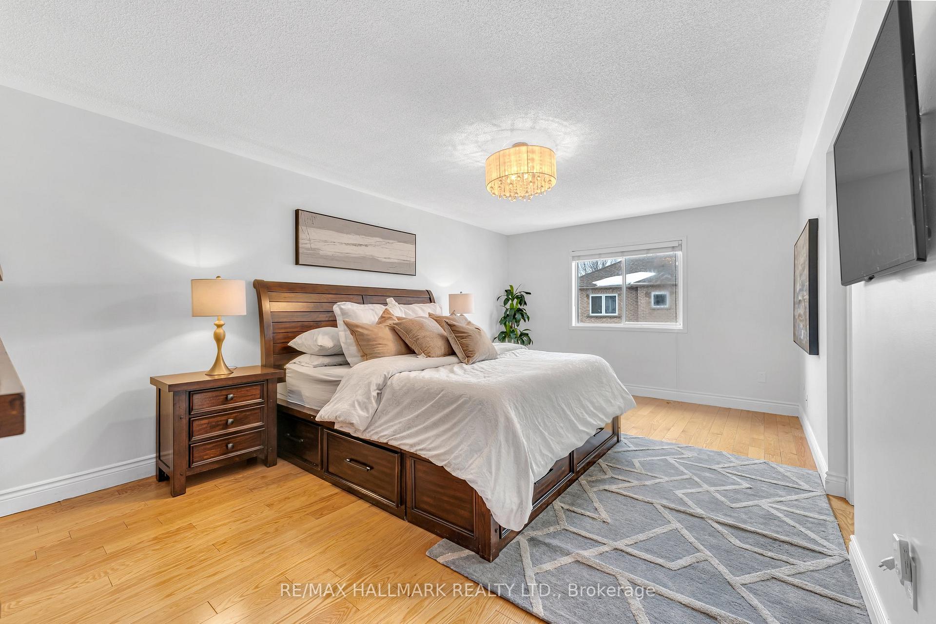 Photo 3 of 197 Wildberry Crescent, Vaughan, Vellore Village — HOMEH