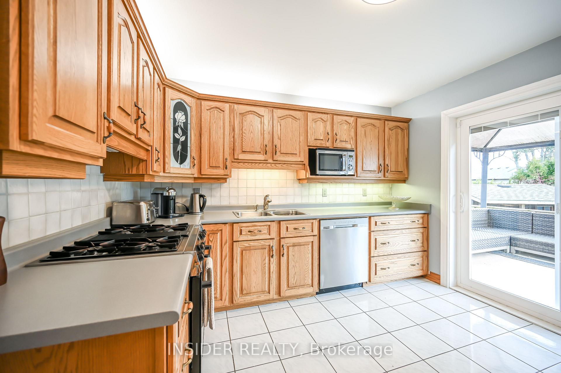 Photo 7 of Unit MAIN, 69 Cumming Court, Hamilton, Ancaster — HOMEH