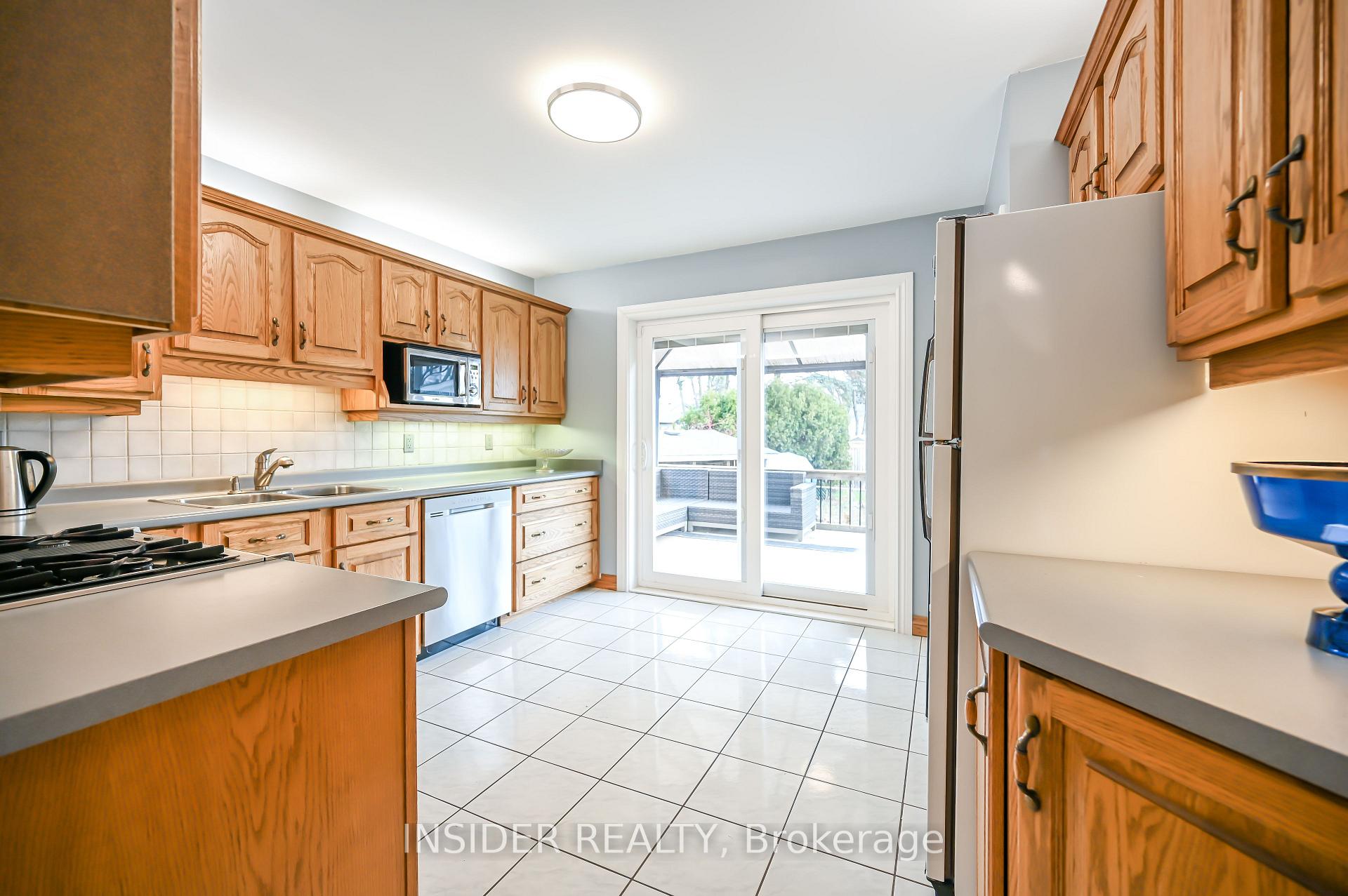 Photo 3 of Unit MAIN, 69 Cumming Court, Hamilton, Ancaster — HOMEH