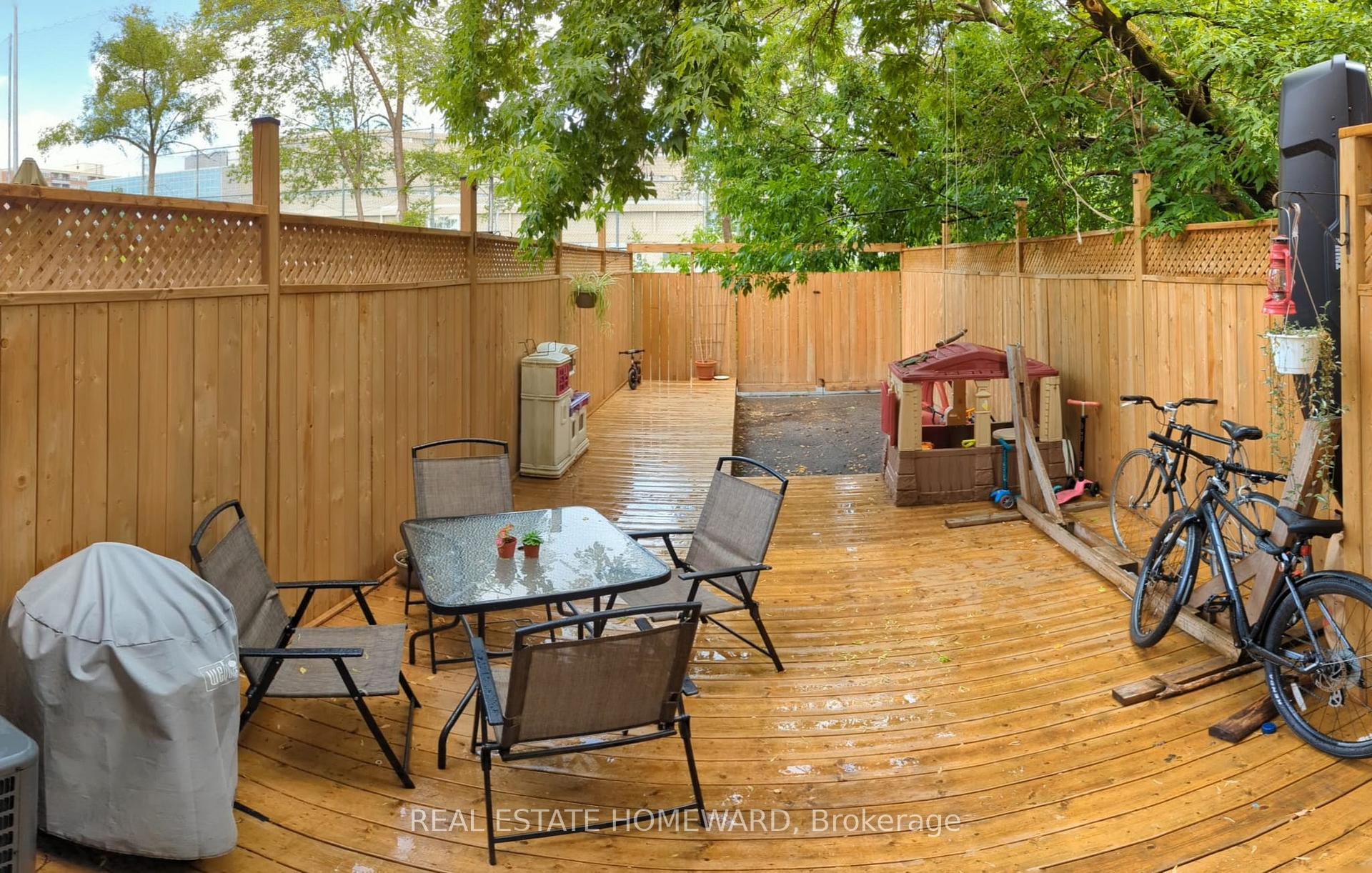 Photo 4 of 106 Torbrick Road, Toronto, Greenwood-Coxwell — HOMEH