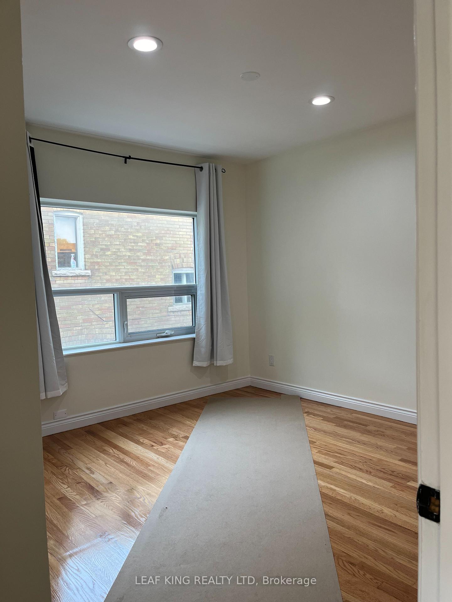 Photo 4 of Unit 201, 3 Linnsmore Crescent, Toronto, Danforth — HOMEH