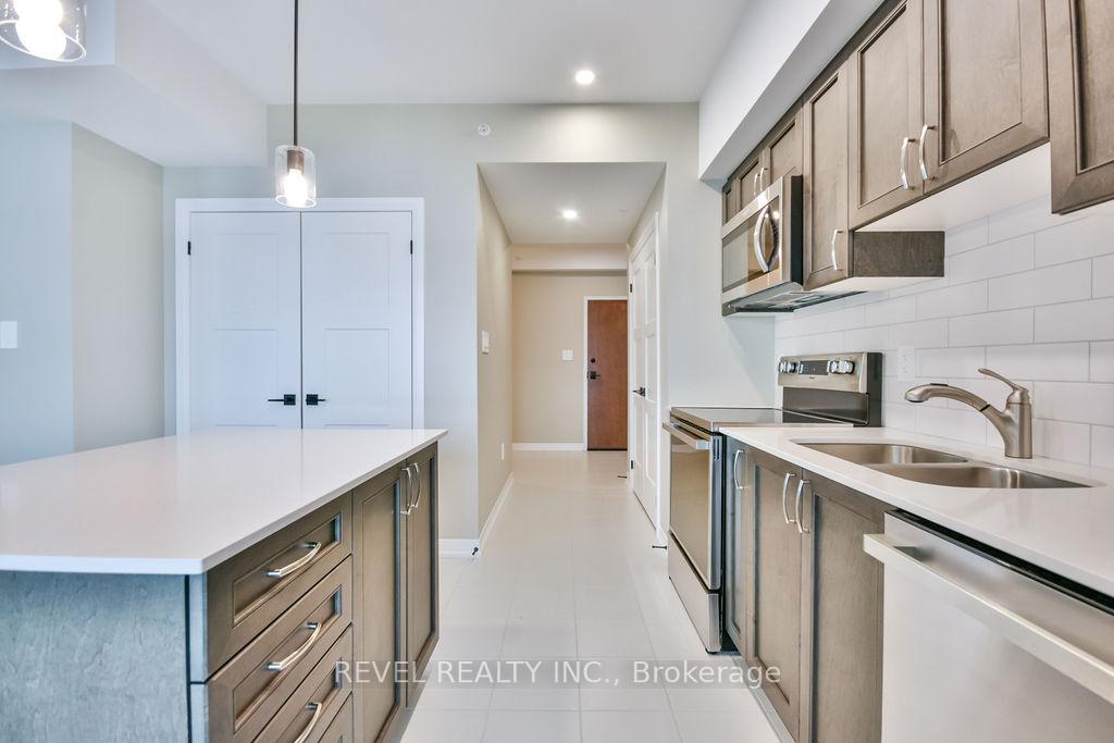 Photo 14 of Unit 202, 15 Kneeshaw Drive, Barrie, Innis-Shore — HOMEH