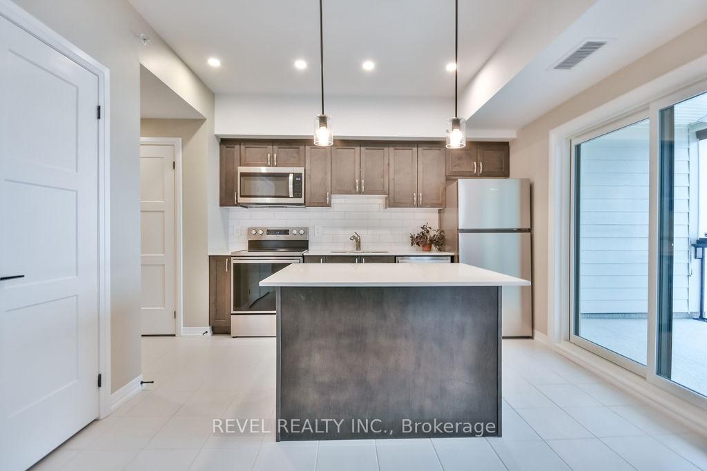 Photo 17 of Unit 202, 15 Kneeshaw Drive, Barrie, Innis-Shore — HOMEH