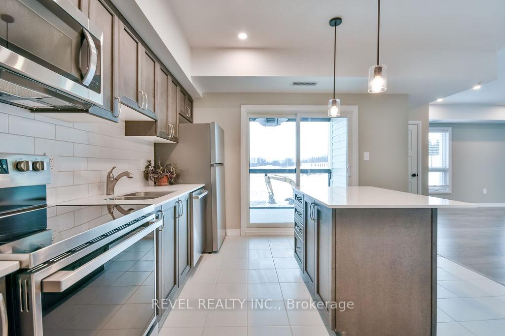 Photo 33 of Unit 202, 15 Kneeshaw Drive, Barrie, Innis-Shore — HOMEH