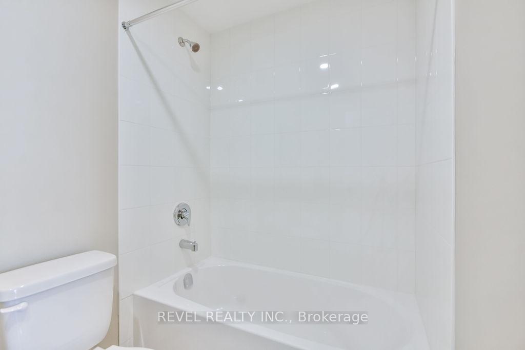 Photo 23 of Unit 202, 15 Kneeshaw Drive, Barrie, Innis-Shore — HOMEH