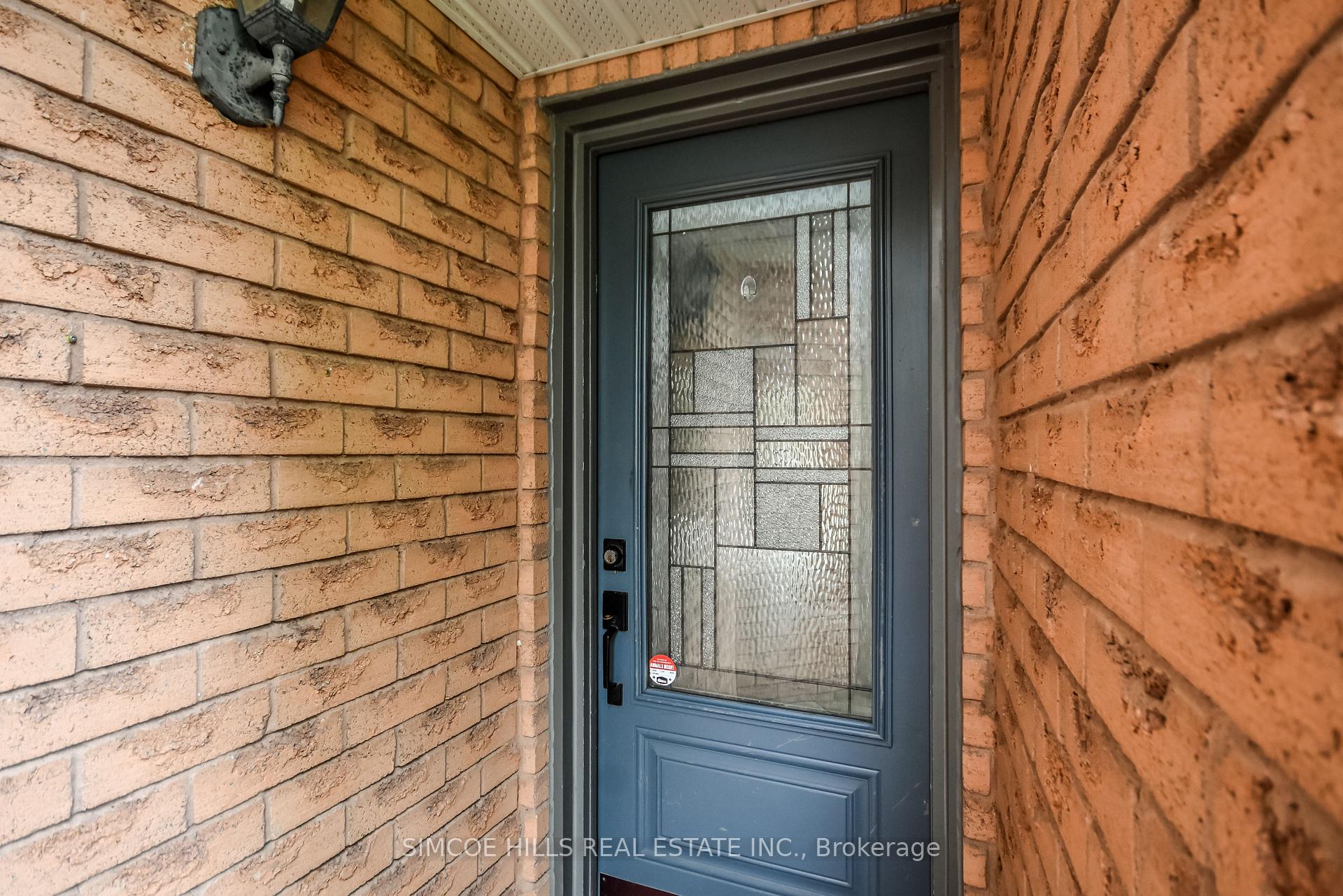 Photo 2 of 256 Hickling Trail, Barrie, Grove East — HOMEH