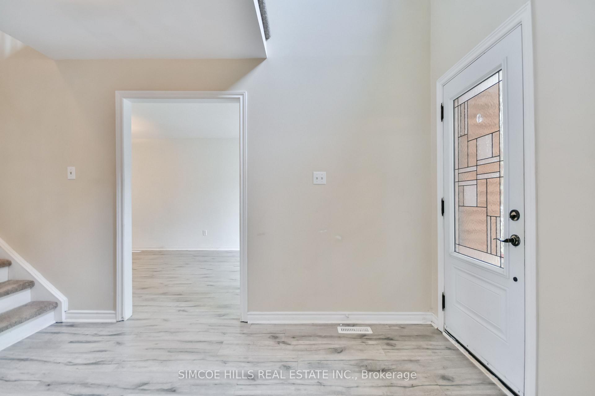 Photo 4 of 256 Hickling Trail, Barrie, Grove East — HOMEH