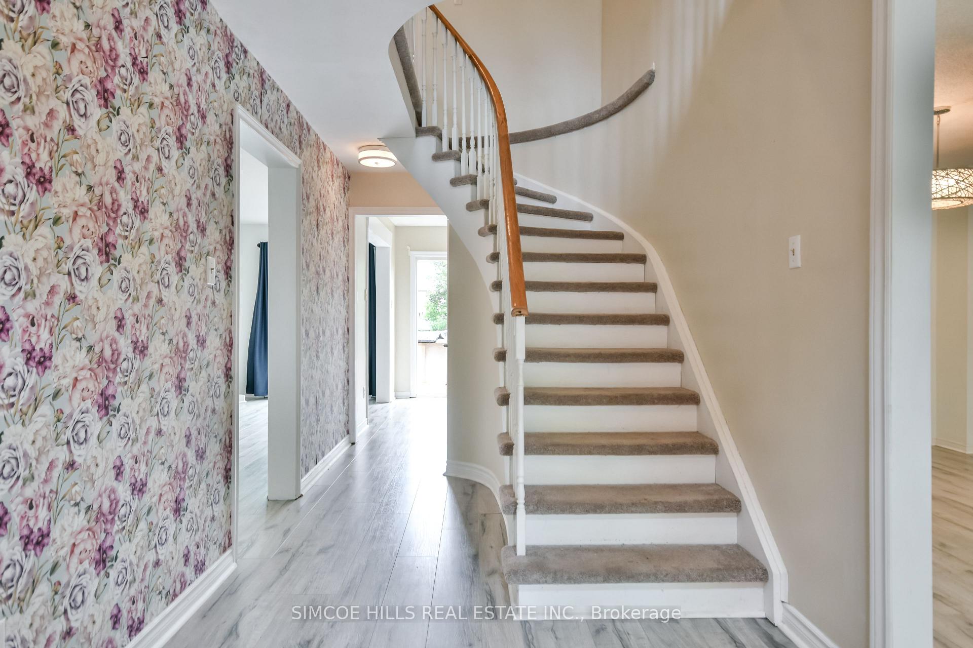 Photo 5 of 256 Hickling Trail, Barrie, Grove East — HOMEH