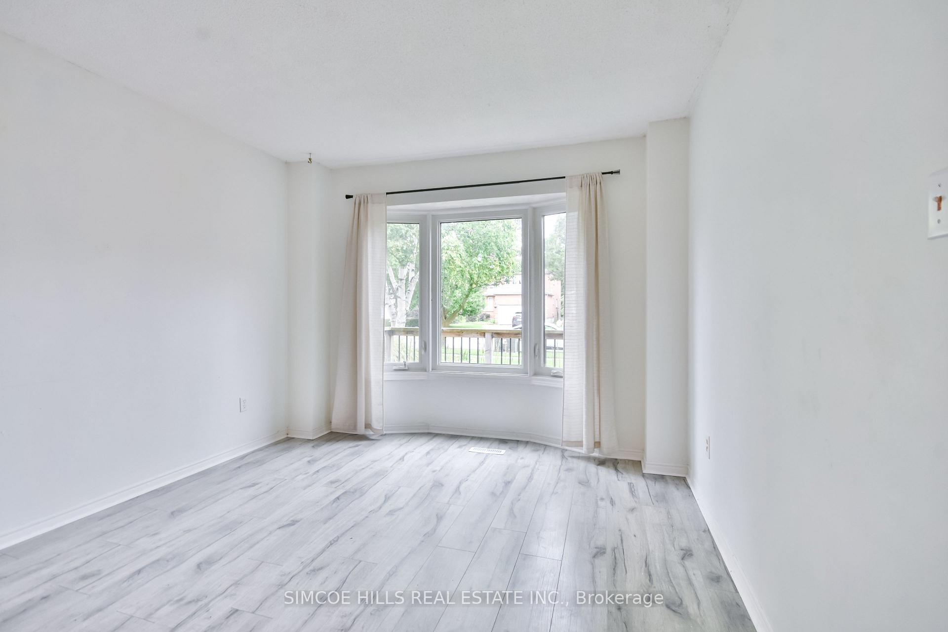 Photo 7 of 256 Hickling Trail, Barrie, Grove East — HOMEH
