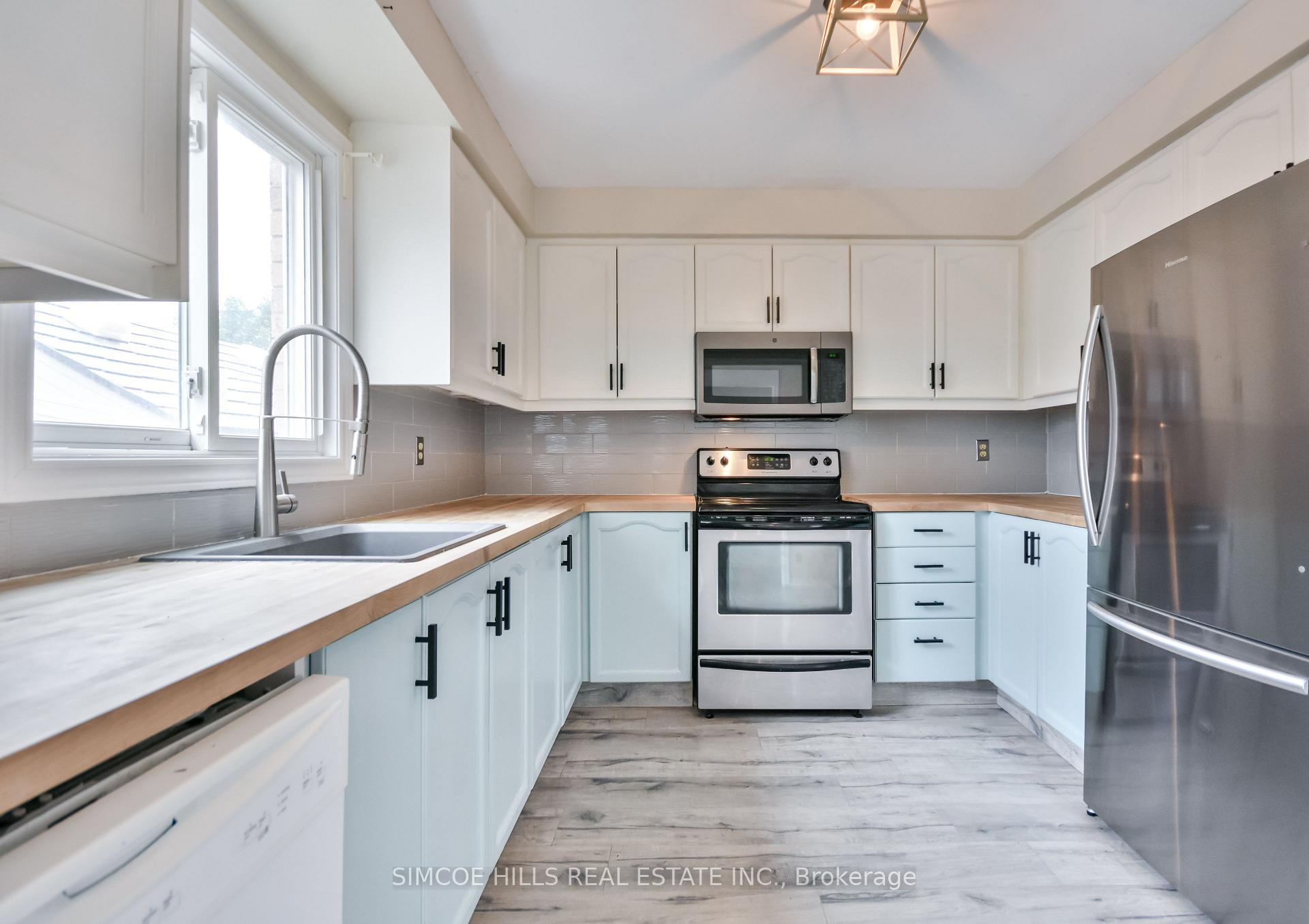 Photo 10 of 256 Hickling Trail, Barrie, Grove East — HOMEH