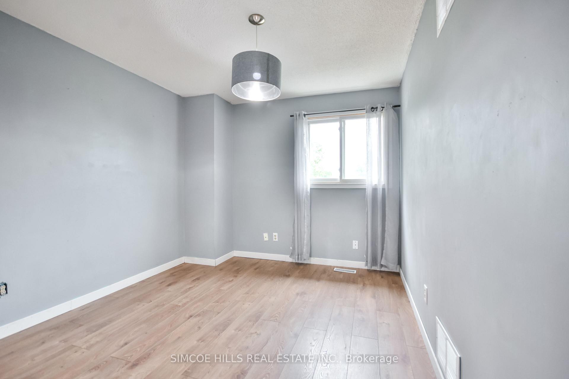 Photo 23 of 256 Hickling Trail, Barrie, Grove East — HOMEH