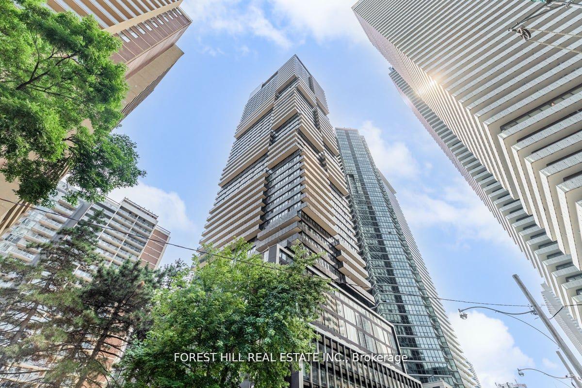 Front of Unit 1910, 55 Charles Street E