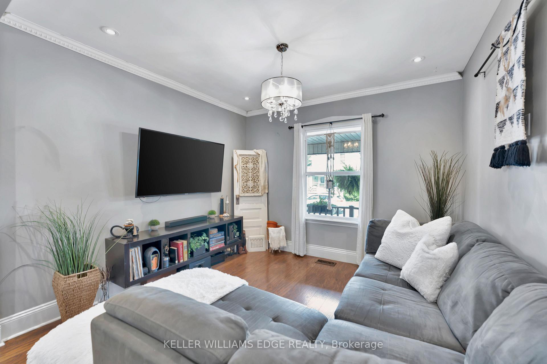 Photo 14 of 35 Glendale Avenue, Hamilton, Crown Point — HOMEH