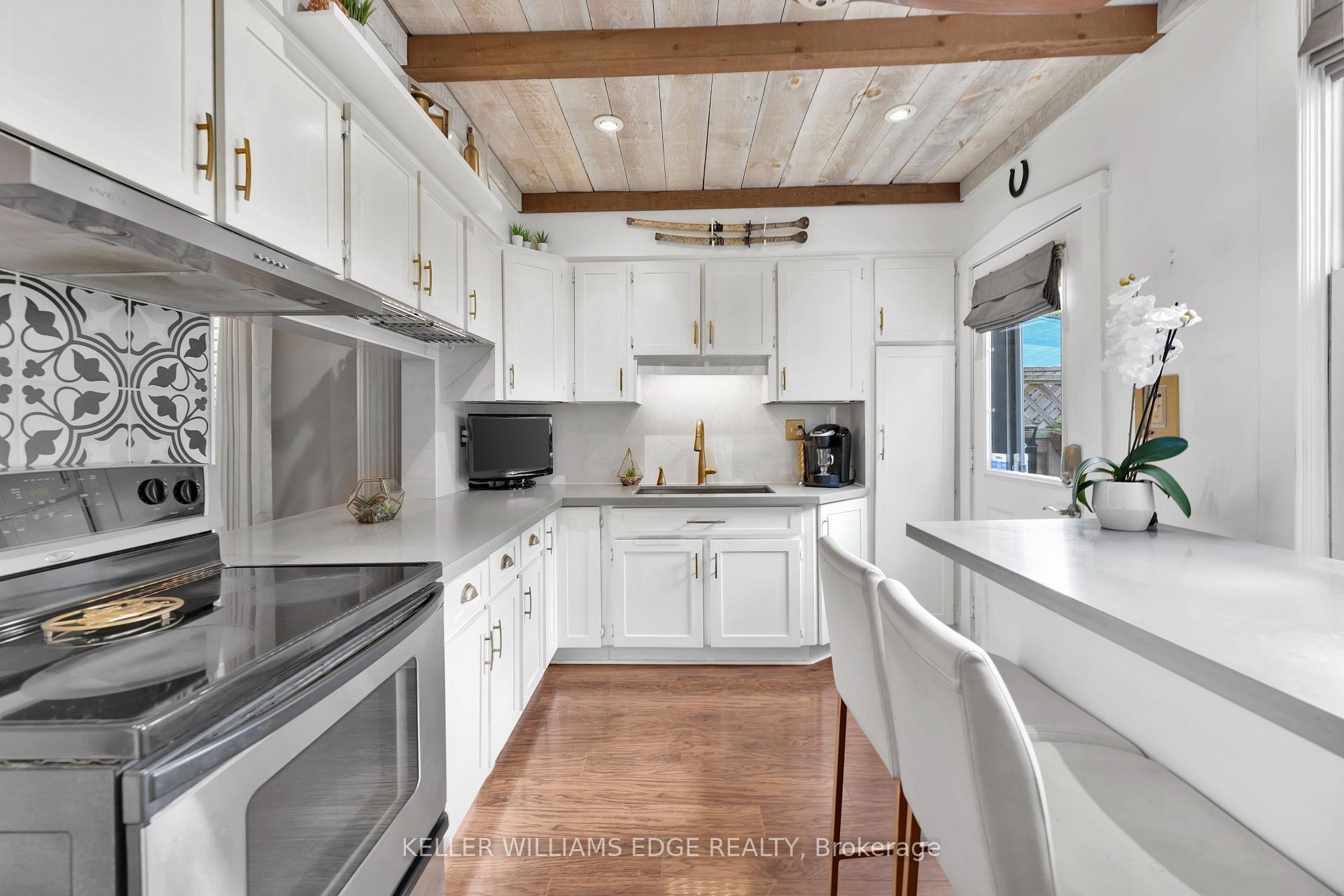 Photo 3 of 35 Glendale Avenue, Hamilton, Crown Point — HOMEH