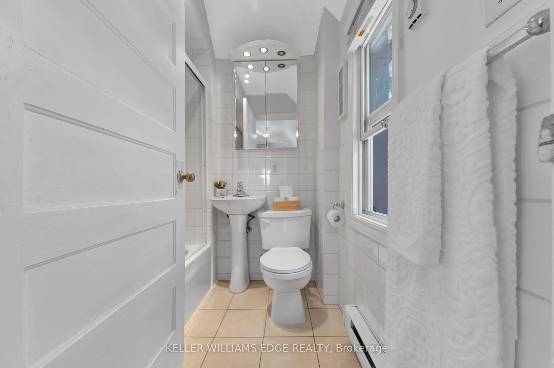 Photo 11 of 35 Glendale Avenue, Hamilton, Crown Point — HOMEH