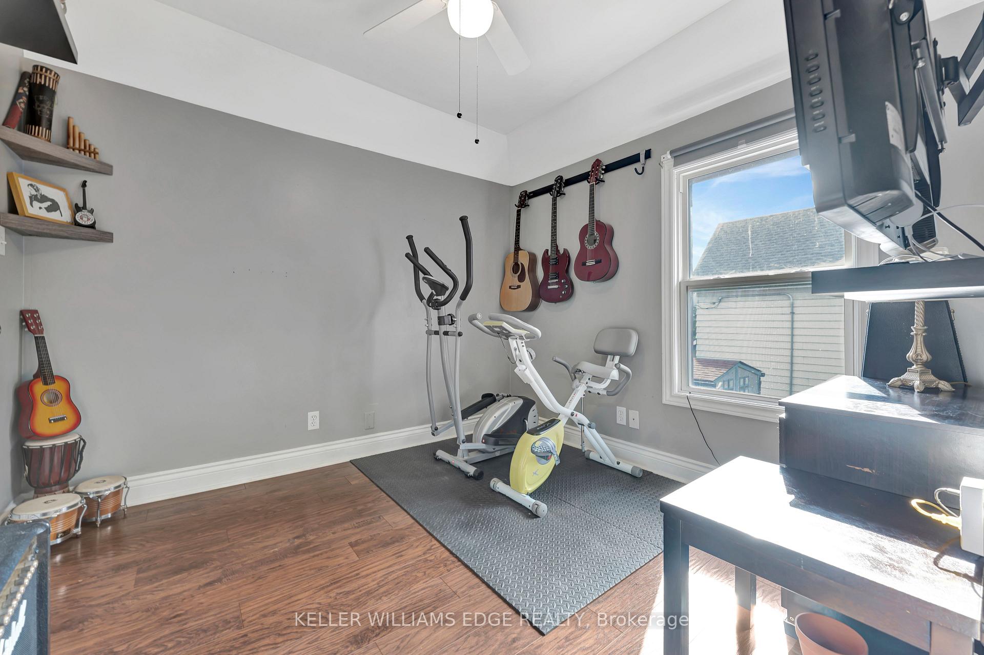 Photo 10 of 35 Glendale Avenue, Hamilton, Crown Point — HOMEH