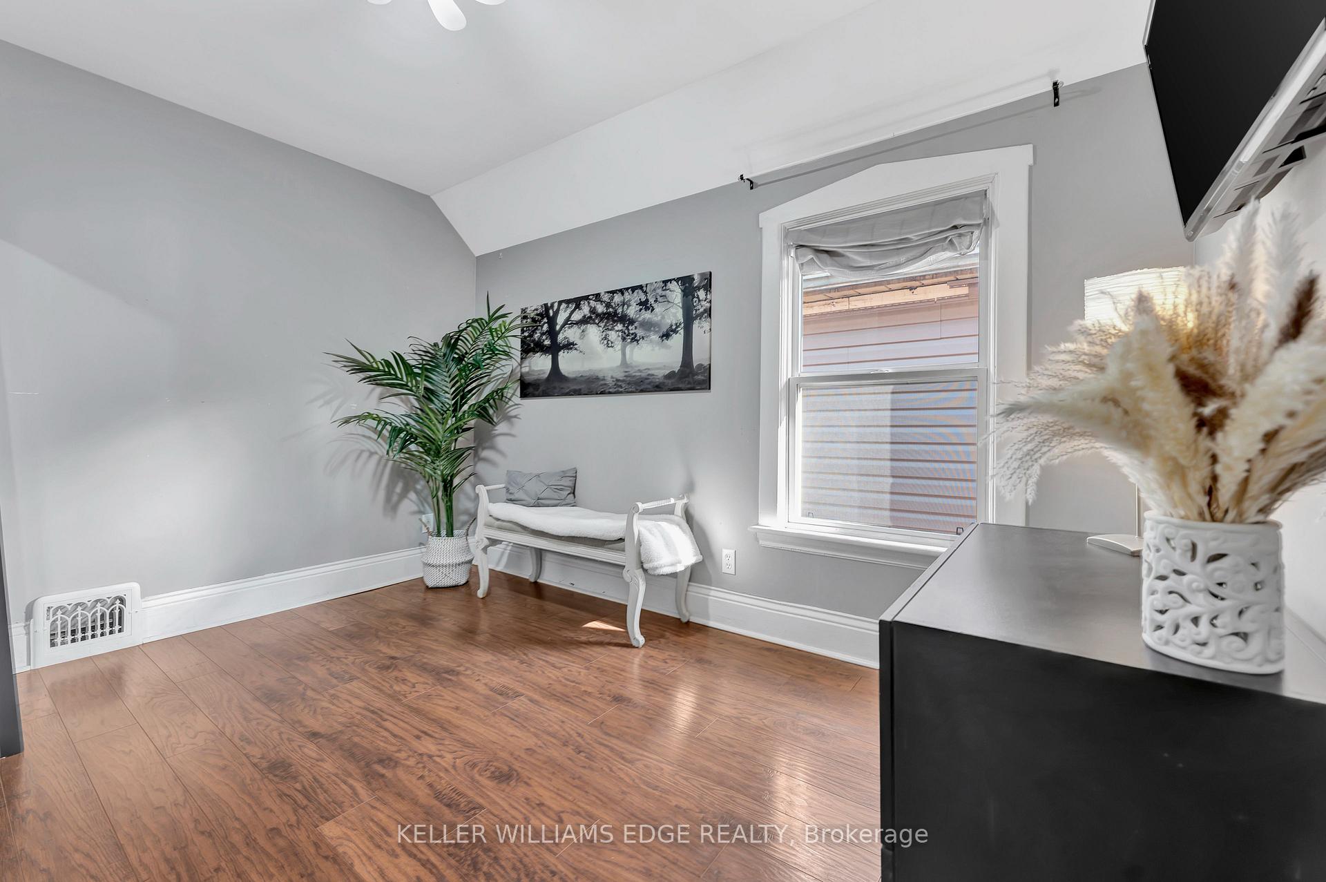 Photo 24 of 35 Glendale Avenue, Hamilton, Crown Point — HOMEH