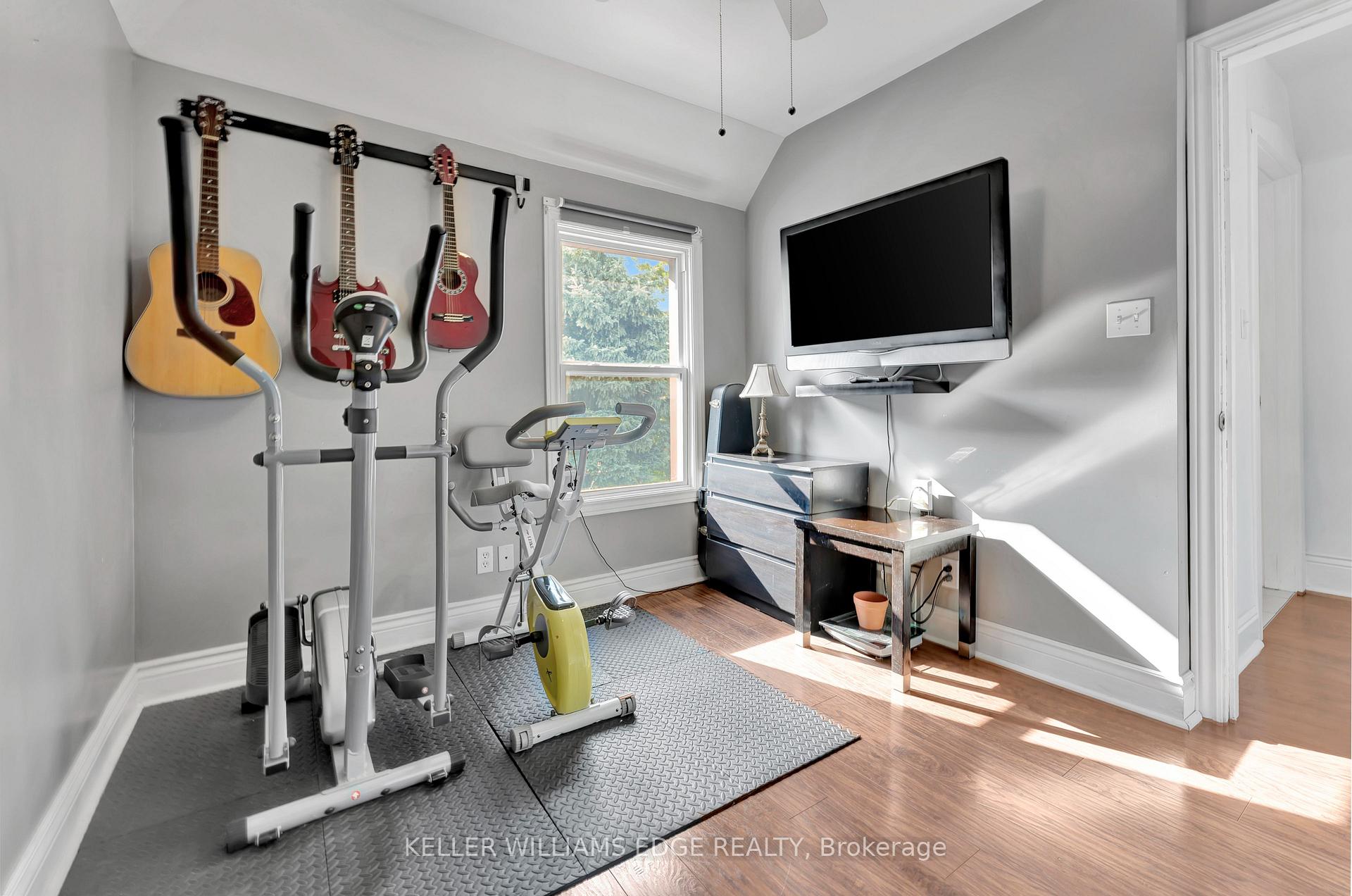 Photo 16 of 35 Glendale Avenue, Hamilton, Crown Point — HOMEH