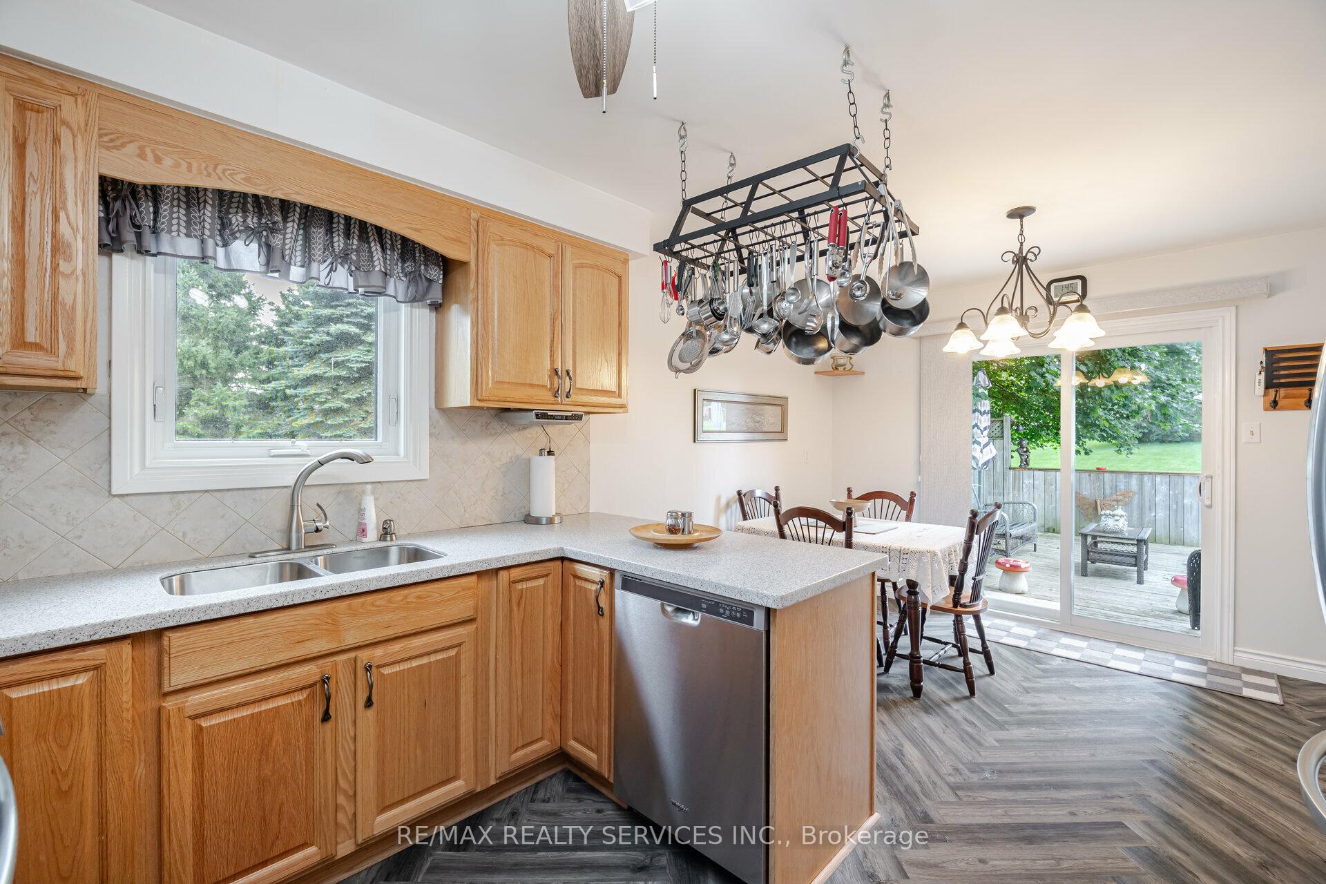 Photo 26 of 17 James Street, Amaranth, Rural Amaranth — HOMEH