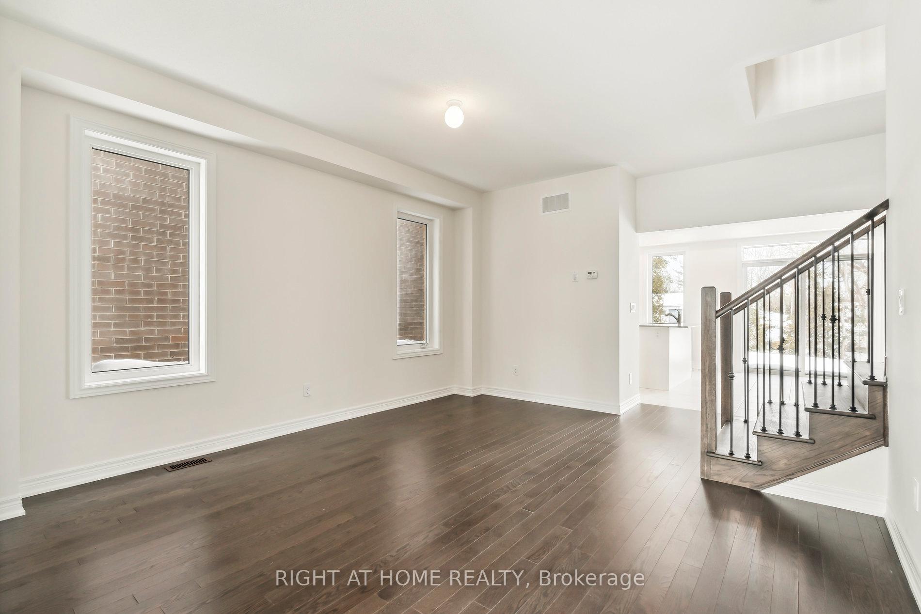 Photo 3 of 1286 Davis Loop, Innisfil, Lefroy — HOMEH