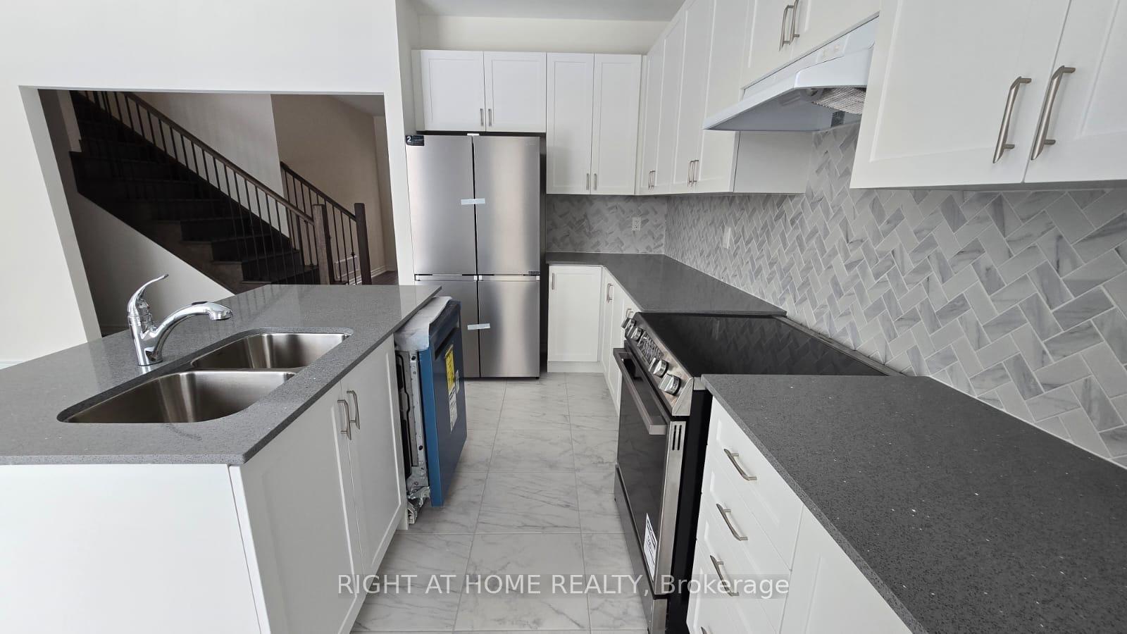 Photo 5 of 1286 Davis Loop, Innisfil, Lefroy — HOMEH