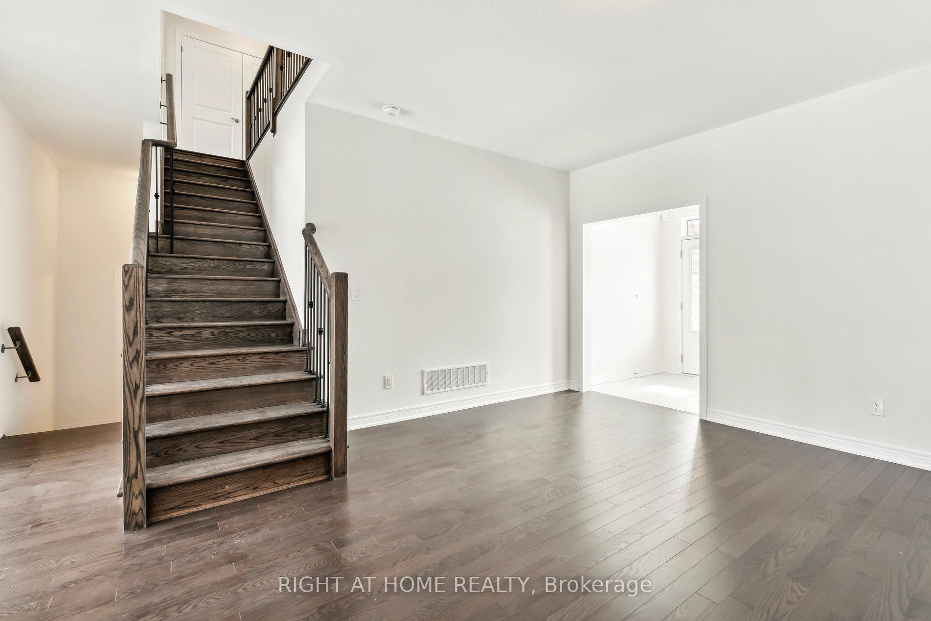 Photo 6 of 1286 Davis Loop, Innisfil, Lefroy — HOMEH