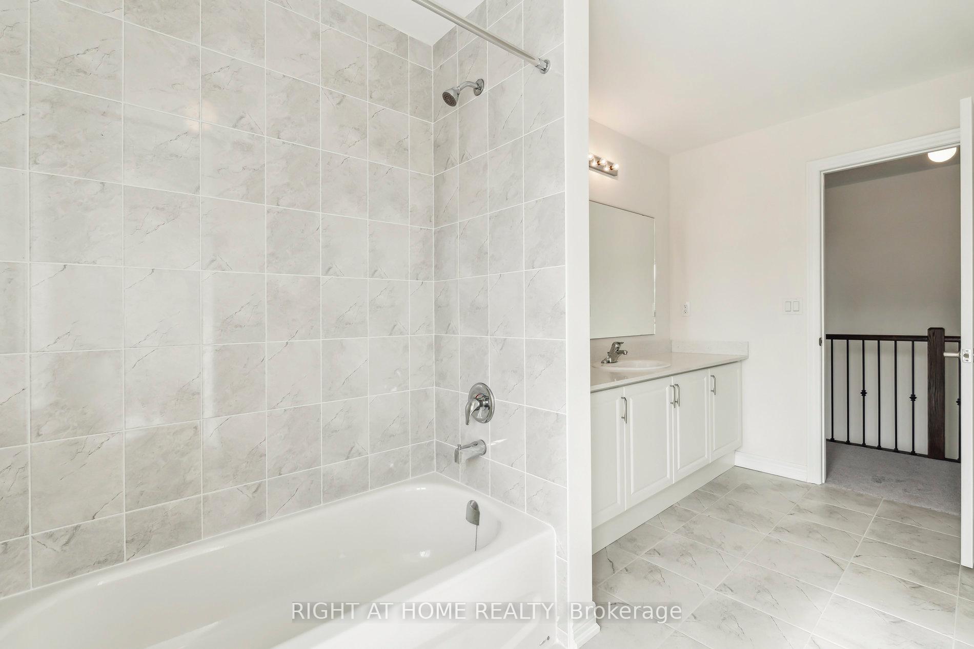 Photo 23 of 1286 Davis Loop, Innisfil, Lefroy — HOMEH