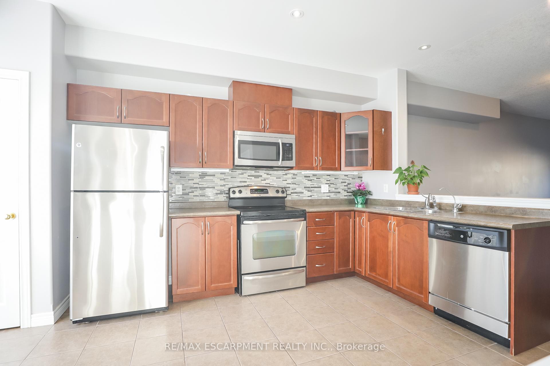 Photo 4 of 24 Hemlock Way, Grimsby, Grimsby West — HOMEH