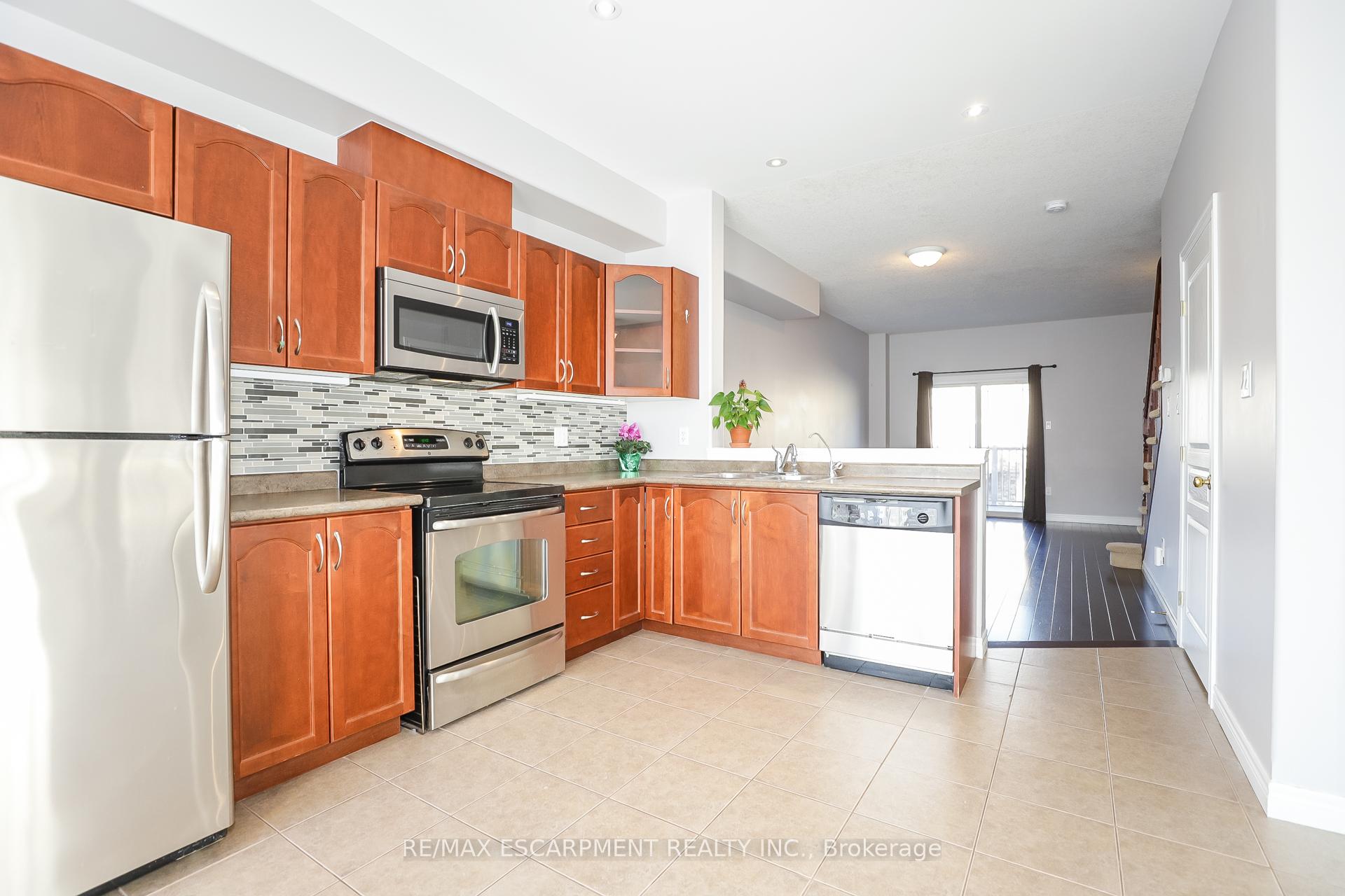 Photo 5 of 24 Hemlock Way, Grimsby, Grimsby West — HOMEH