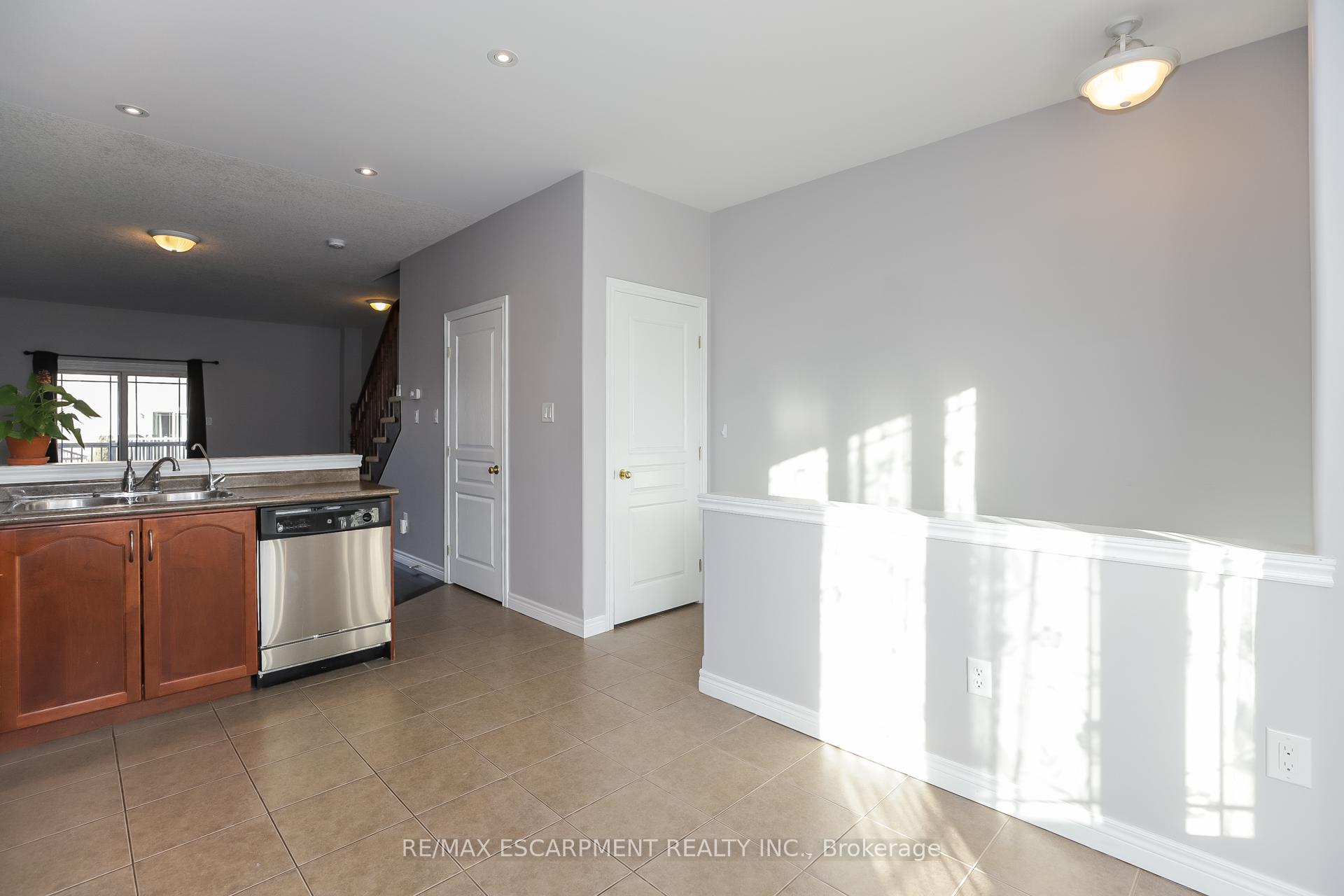 Photo 6 of 24 Hemlock Way, Grimsby, Grimsby West — HOMEH