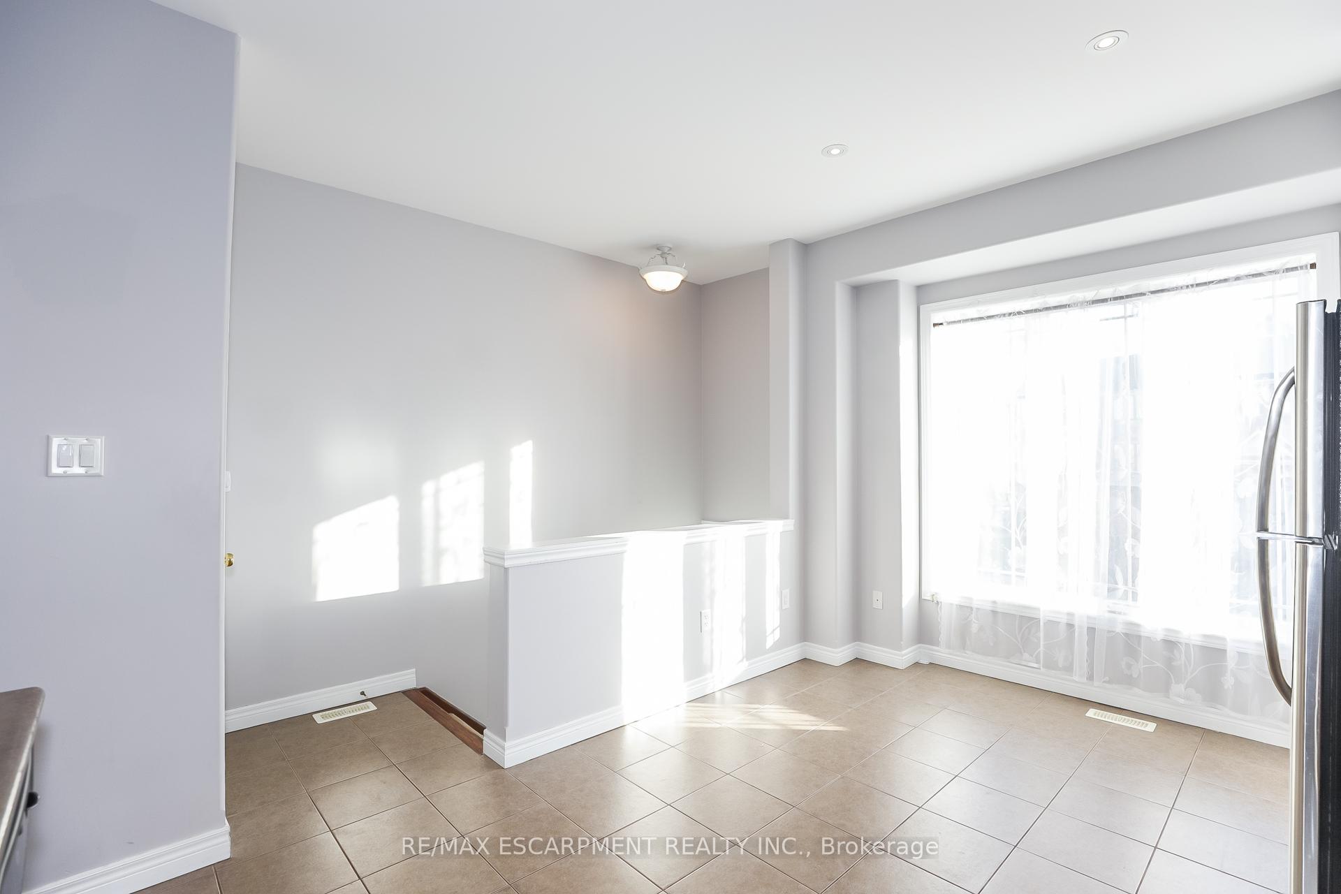 Photo 9 of 24 Hemlock Way, Grimsby, Grimsby West — HOMEH