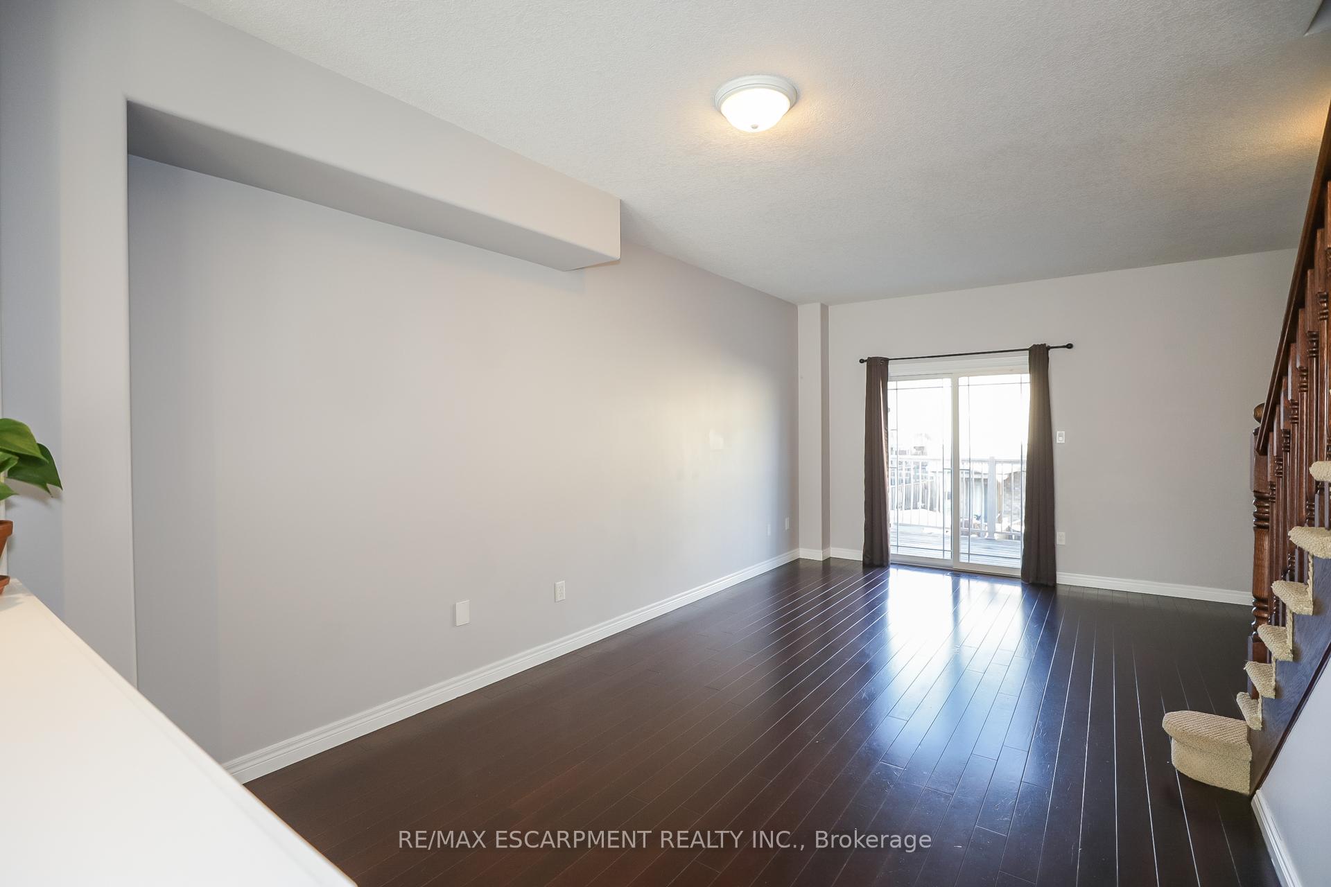 Photo 11 of 24 Hemlock Way, Grimsby, Grimsby West — HOMEH