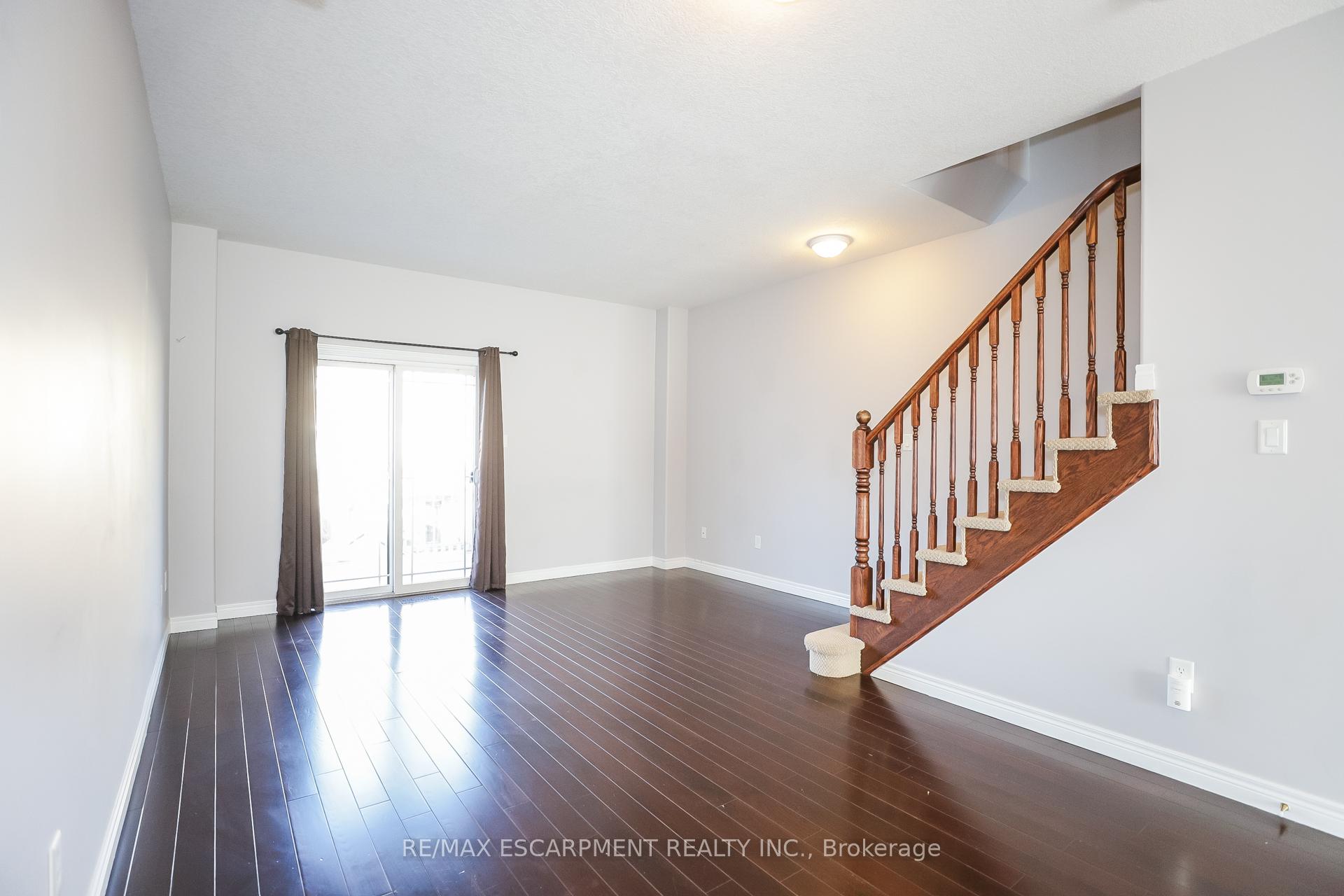 Photo 12 of 24 Hemlock Way, Grimsby, Grimsby West — HOMEH