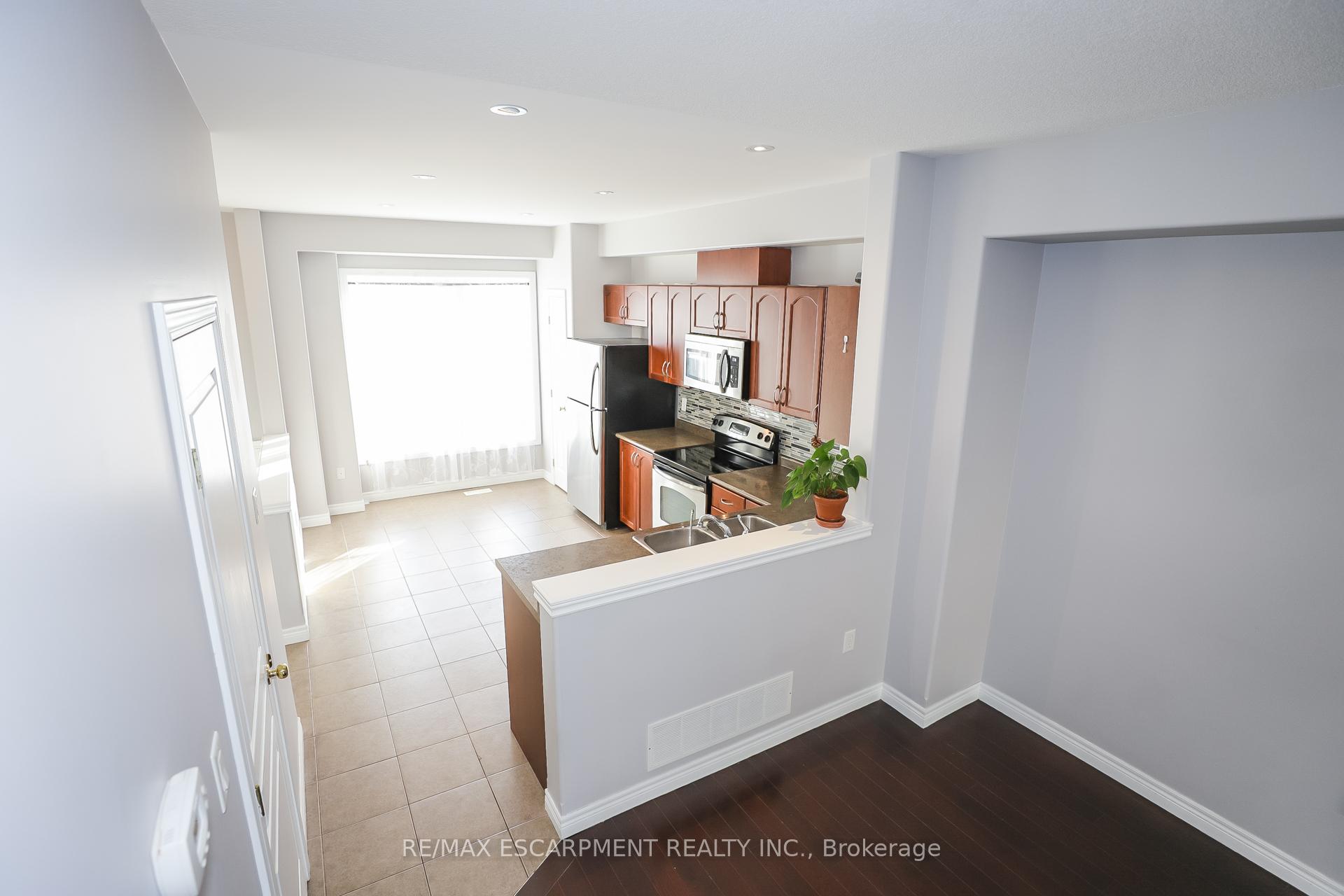 Photo 17 of 24 Hemlock Way, Grimsby, Grimsby West — HOMEH