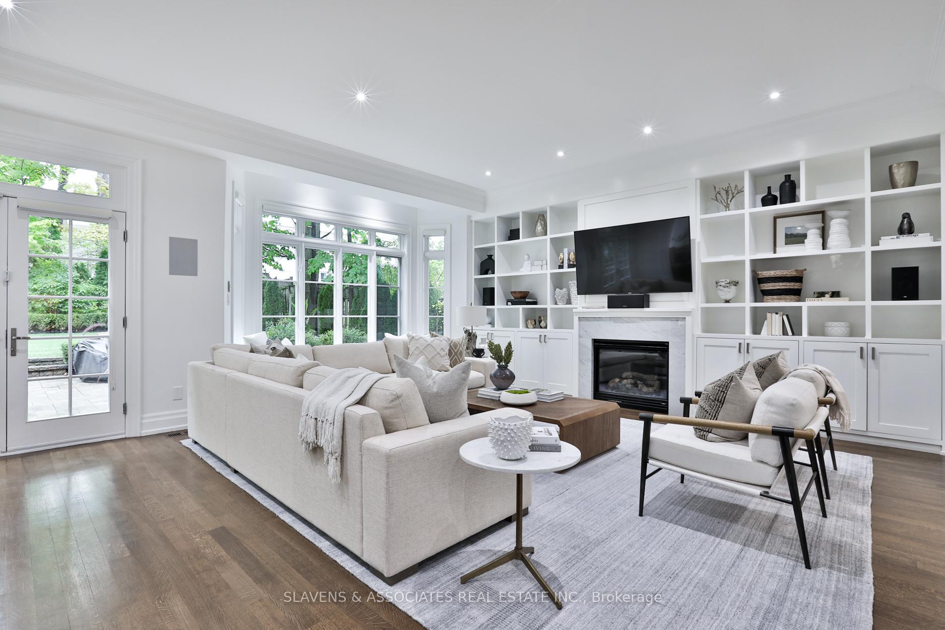 Photo 2 of 216 Hillhurst Boulevard, Toronto, Bedford Park-Nortown — HOMEH