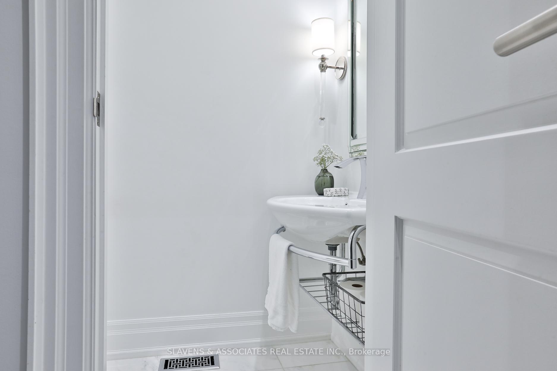 Photo 15 of 216 Hillhurst Boulevard, Toronto, Bedford Park-Nortown — HOMEH