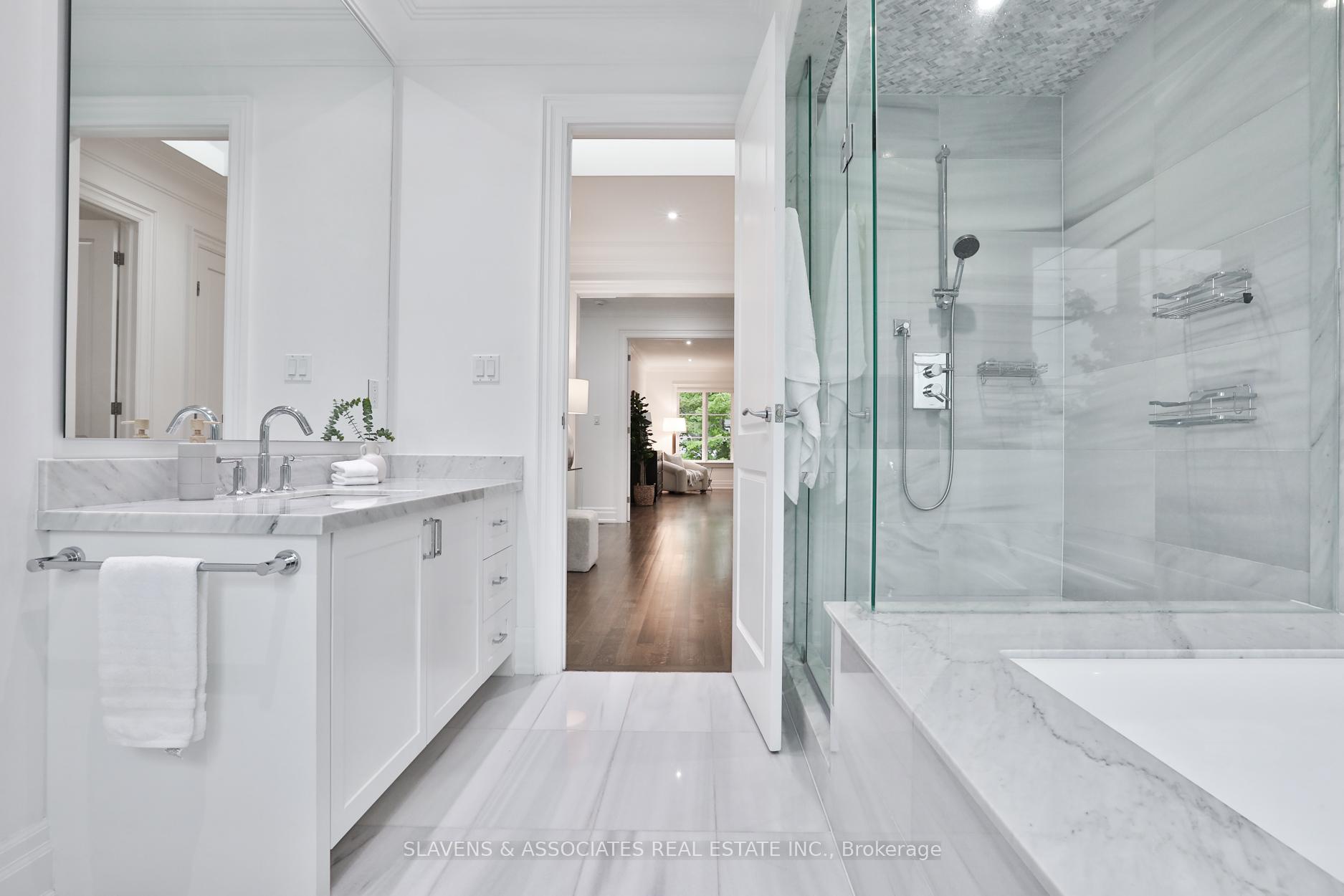 Photo 26 of 216 Hillhurst Boulevard, Toronto, Bedford Park-Nortown — HOMEH