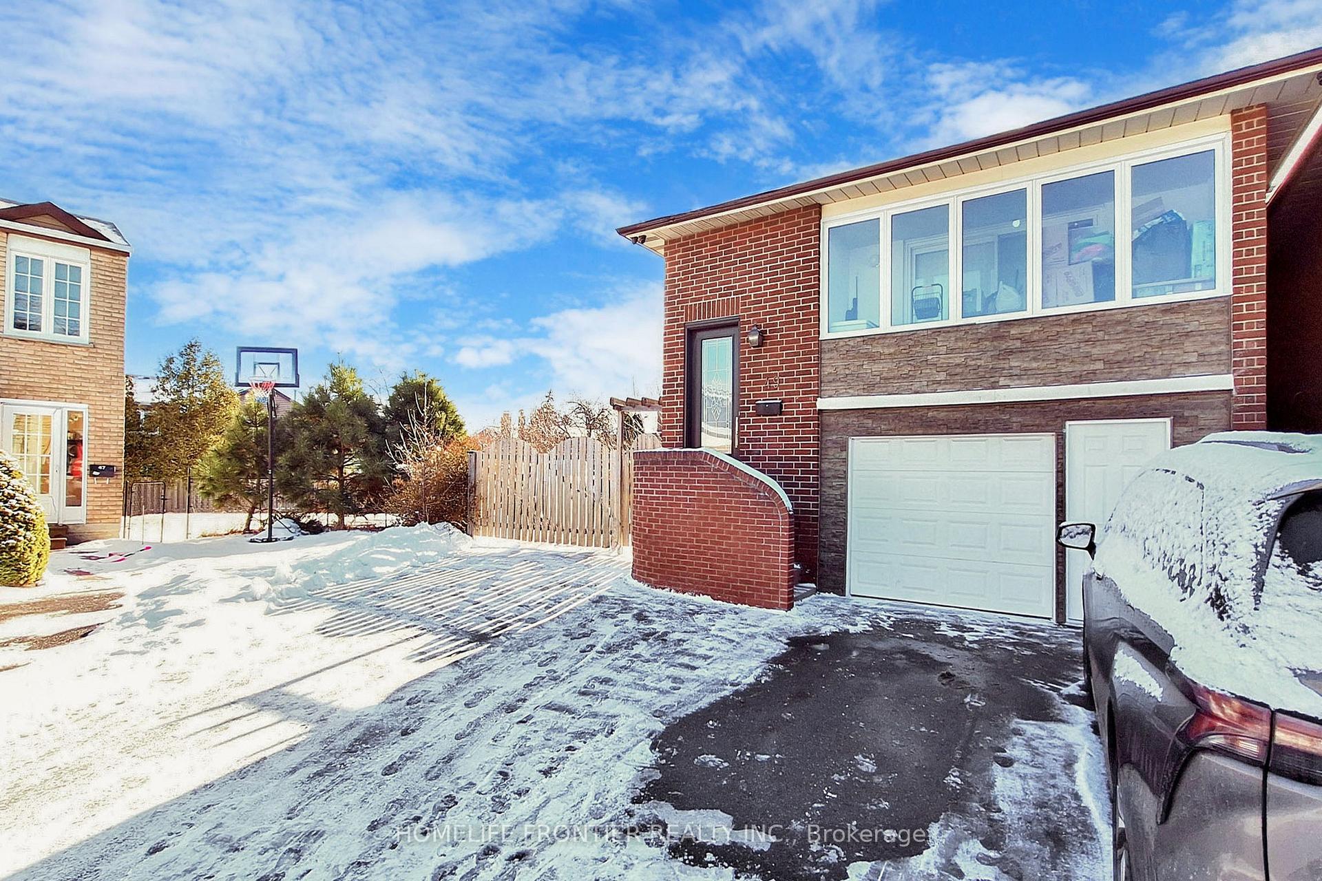 Photo 3 of 49 Spyglas Hill Road, Vaughan, Concord — HOMEH