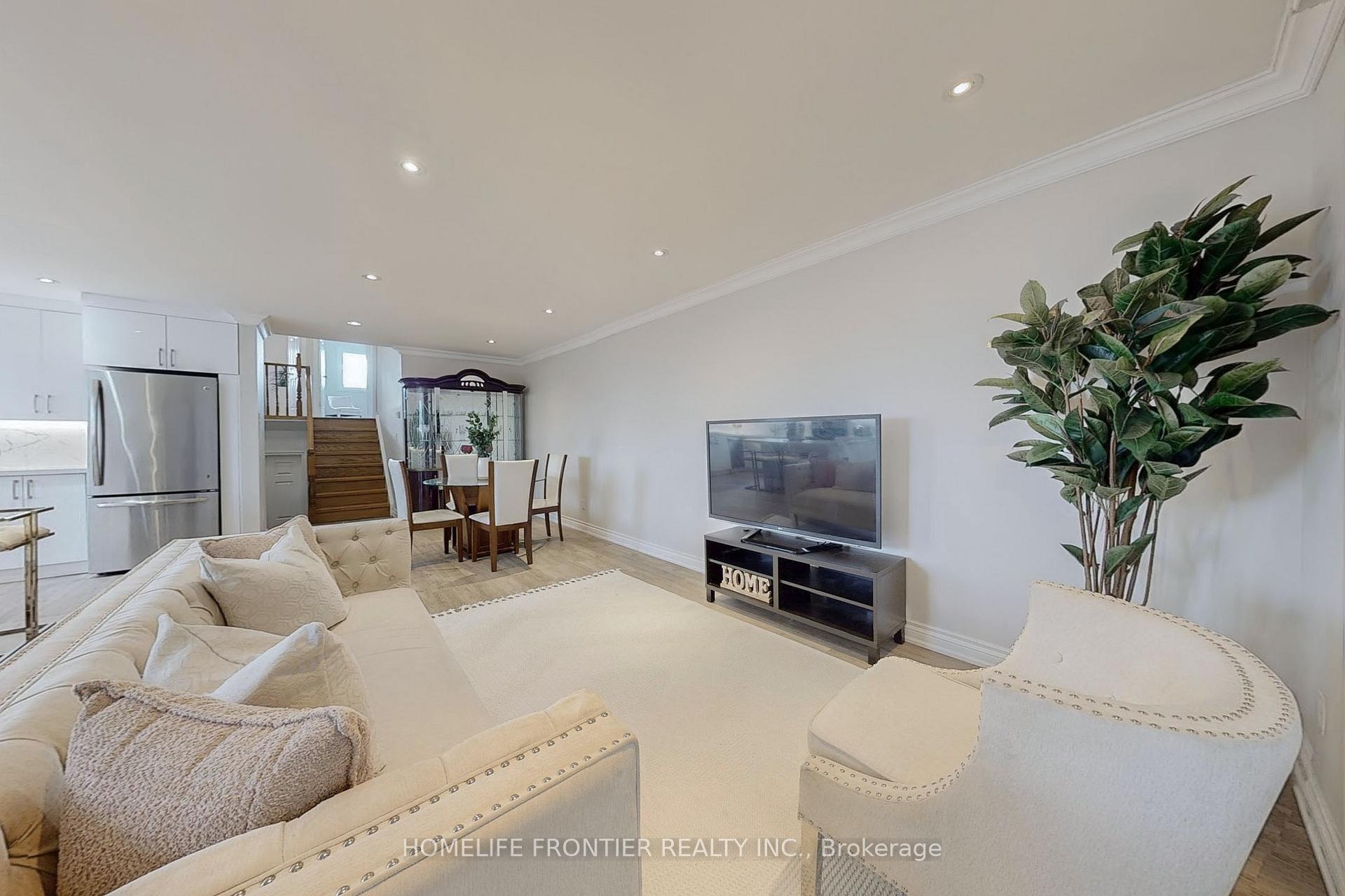 Photo 4 of 49 Spyglas Hill Road, Vaughan, Concord — HOMEH