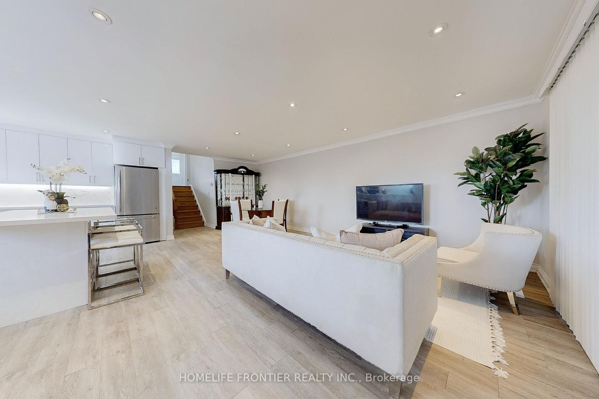 Photo 6 of 49 Spyglas Hill Road, Vaughan, Concord — HOMEH