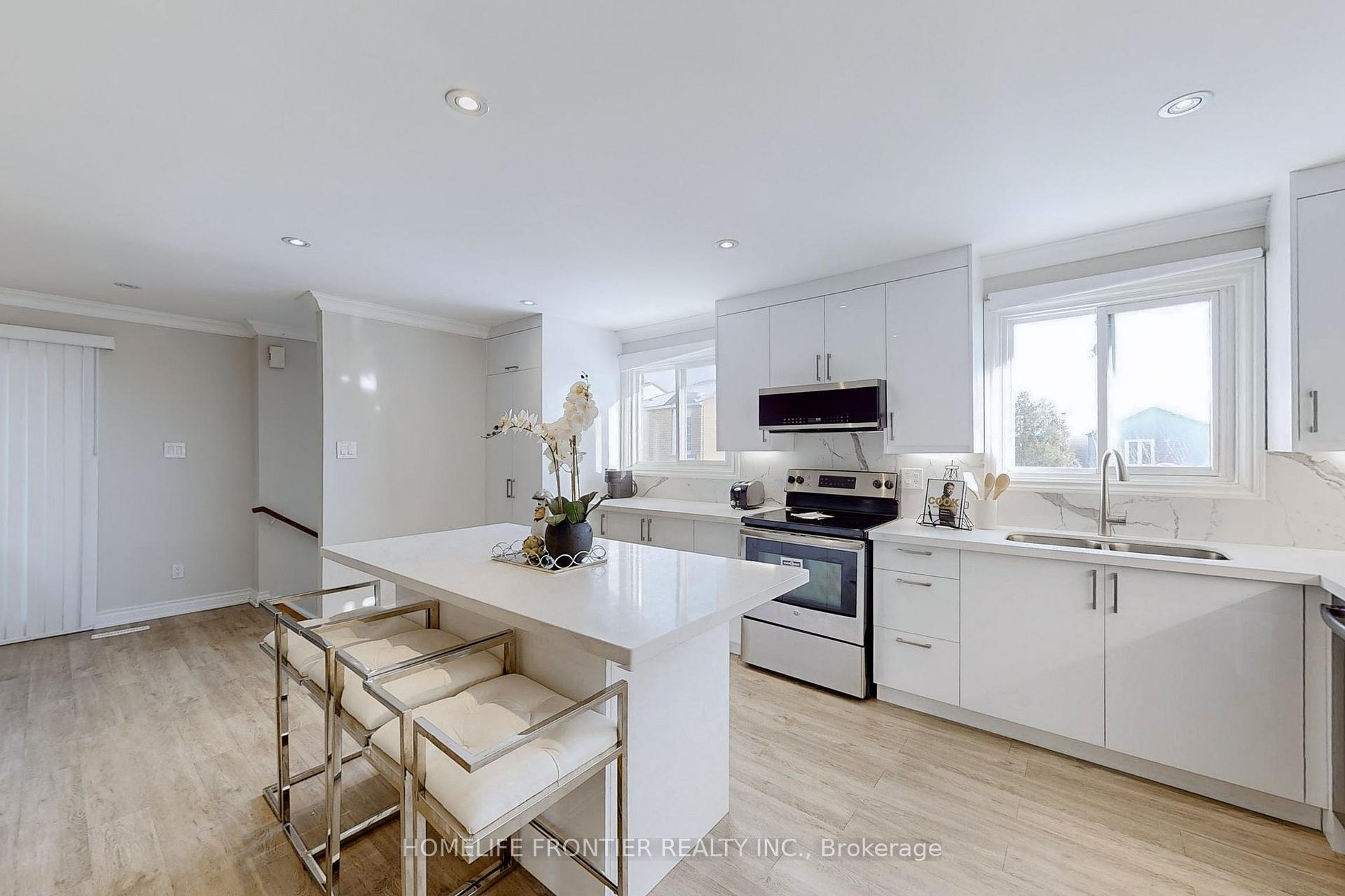 Photo 12 of 49 Spyglas Hill Road, Vaughan, Concord — HOMEH