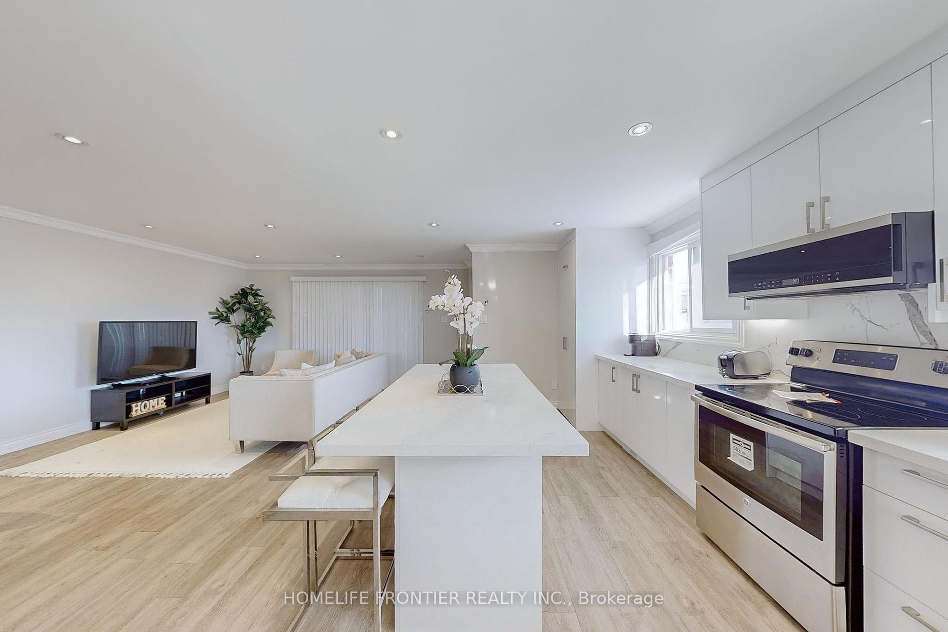 Photo 8 of 49 Spyglas Hill Road, Vaughan, Concord — HOMEH