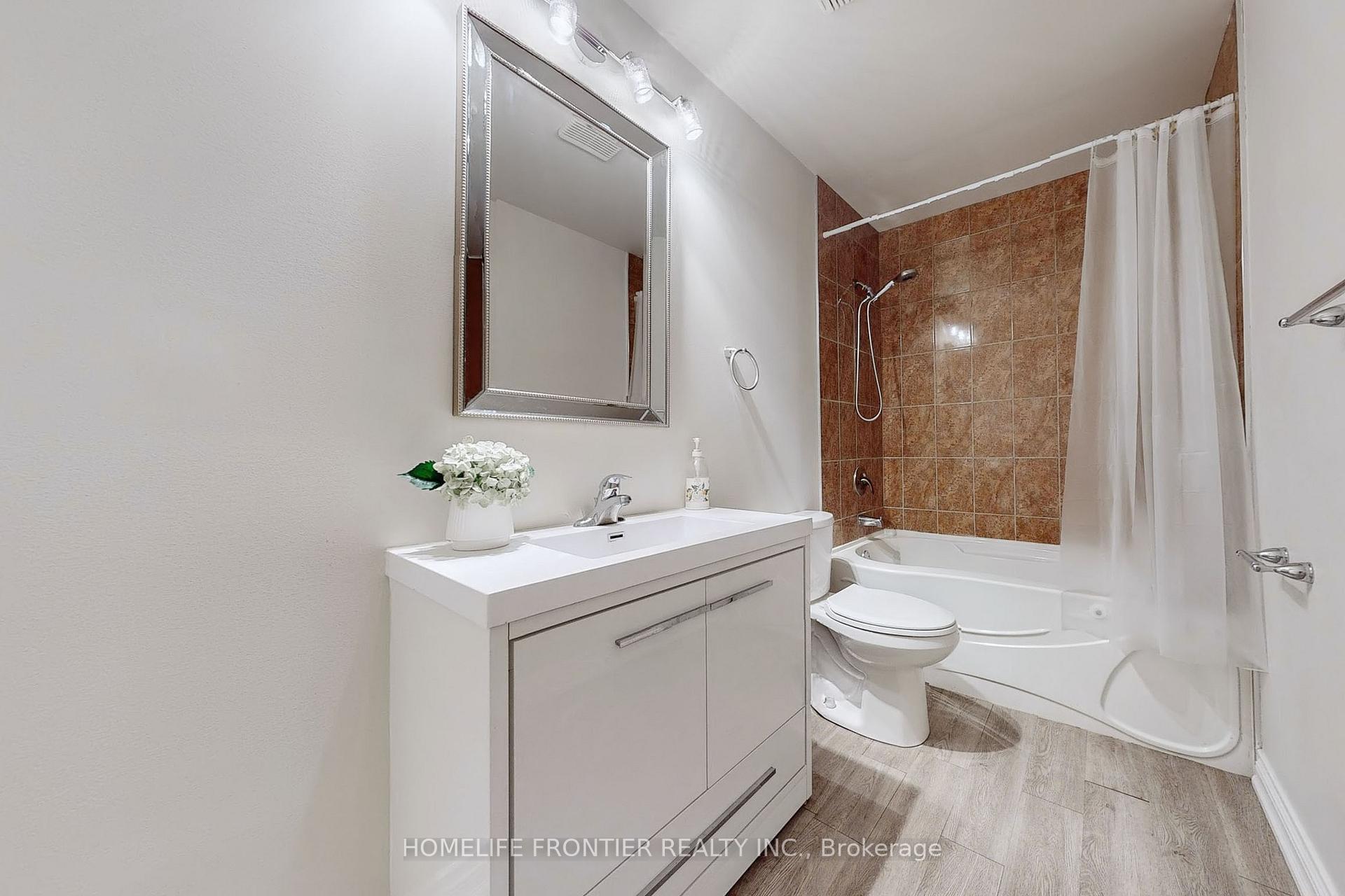 Photo 10 of 49 Spyglas Hill Road, Vaughan, Concord — HOMEH
