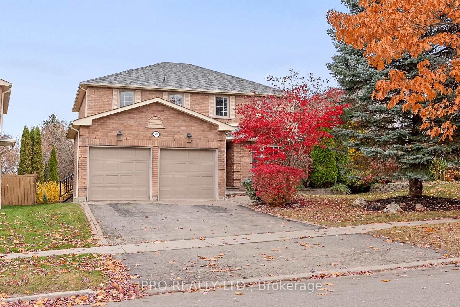 Photo 1 of 907 Leslie Valley Drive, Newmarket, Huron Heights-Leslie Valley — HOMEH