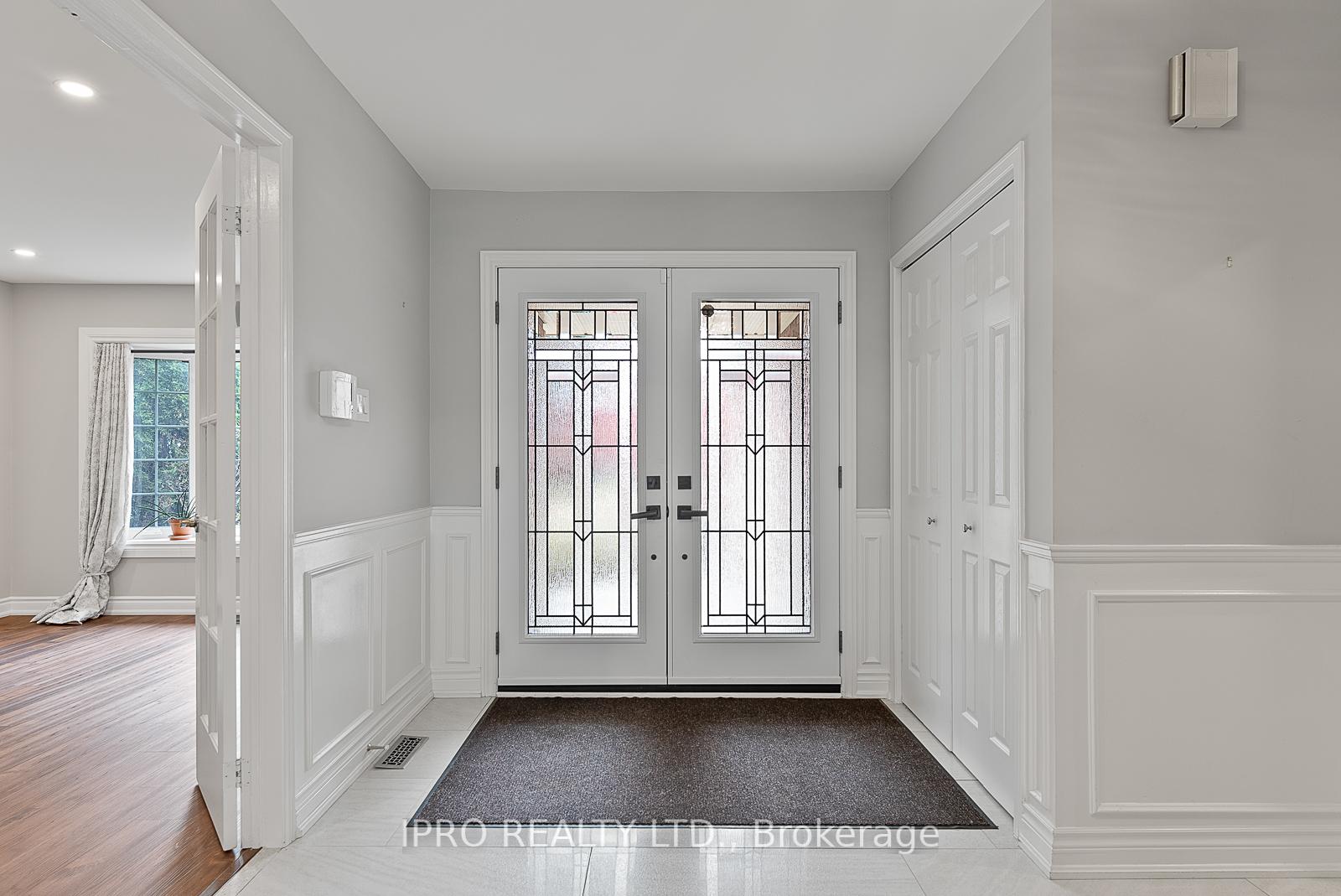 Photo 2 of 907 Leslie Valley Drive, Newmarket, Huron Heights-Leslie Valley — HOMEH