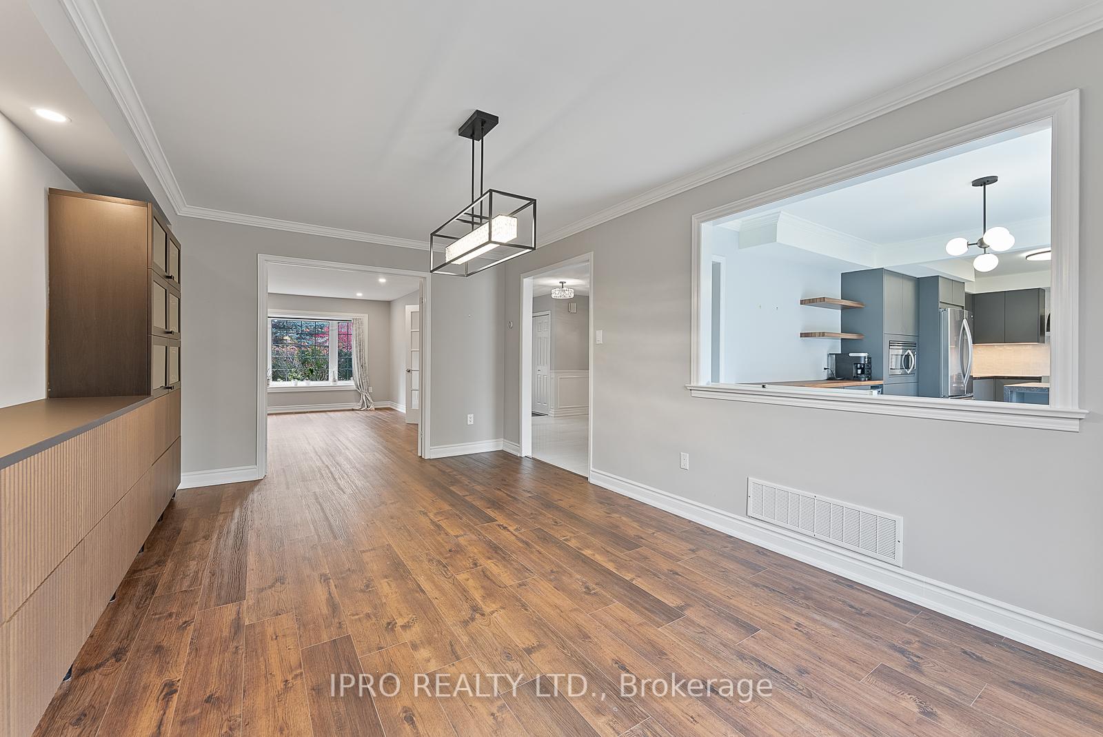 Photo 7 of 907 Leslie Valley Drive, Newmarket, Huron Heights-Leslie Valley — HOMEH